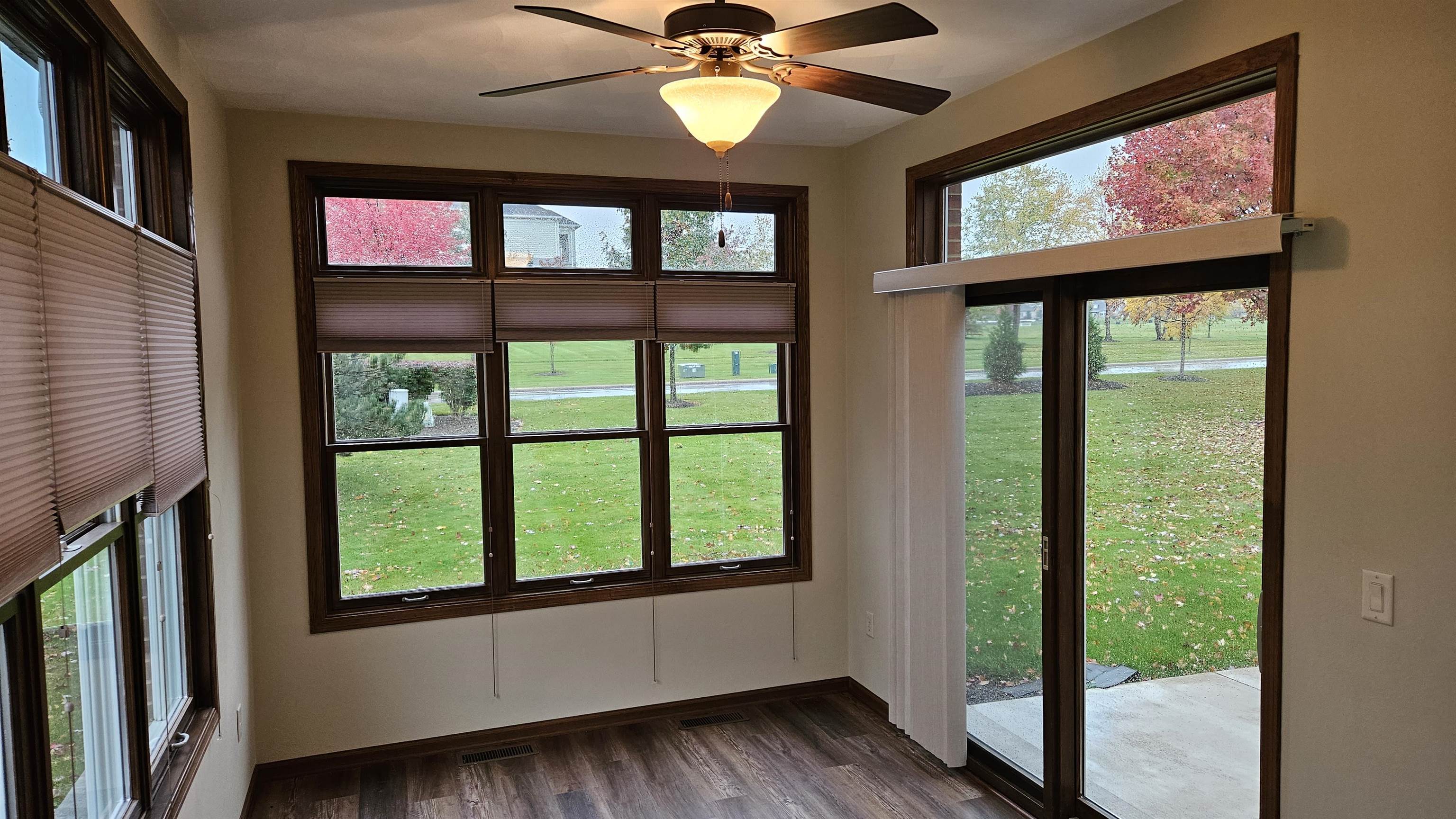 Rockford, Illinois 61101, United States, 2 Bedrooms Bedrooms, ,2 BathroomsBathrooms,Residential,Active,68327