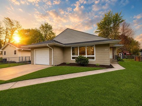 Homes For Sale - 4619 Cleveland Avenue<br/> ROCKFORD, IL 61108