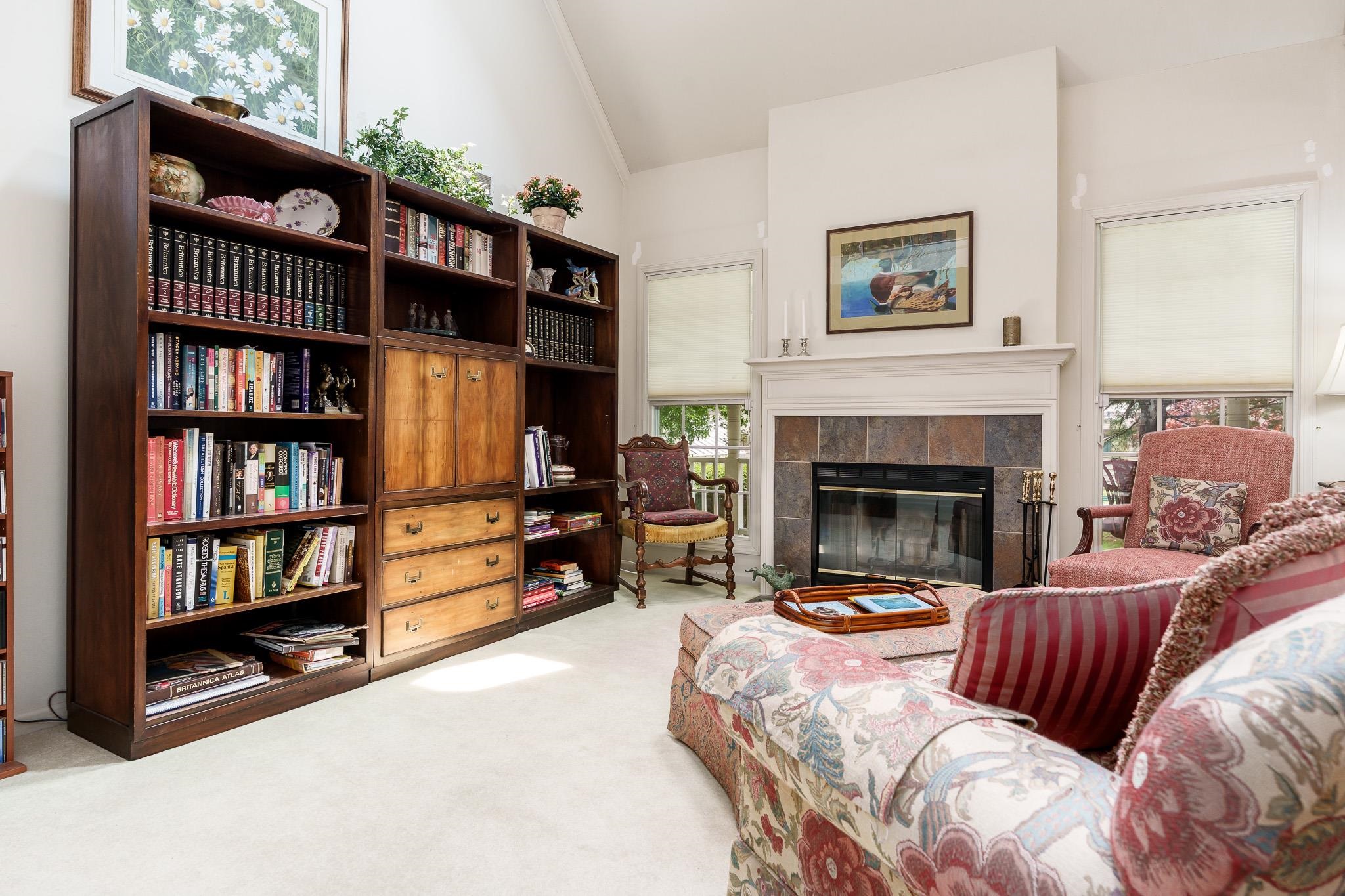 Rockford, Illinois 61107, United States, 3 Bedrooms Bedrooms, ,3 BathroomsBathrooms,Residential,Pending,143694