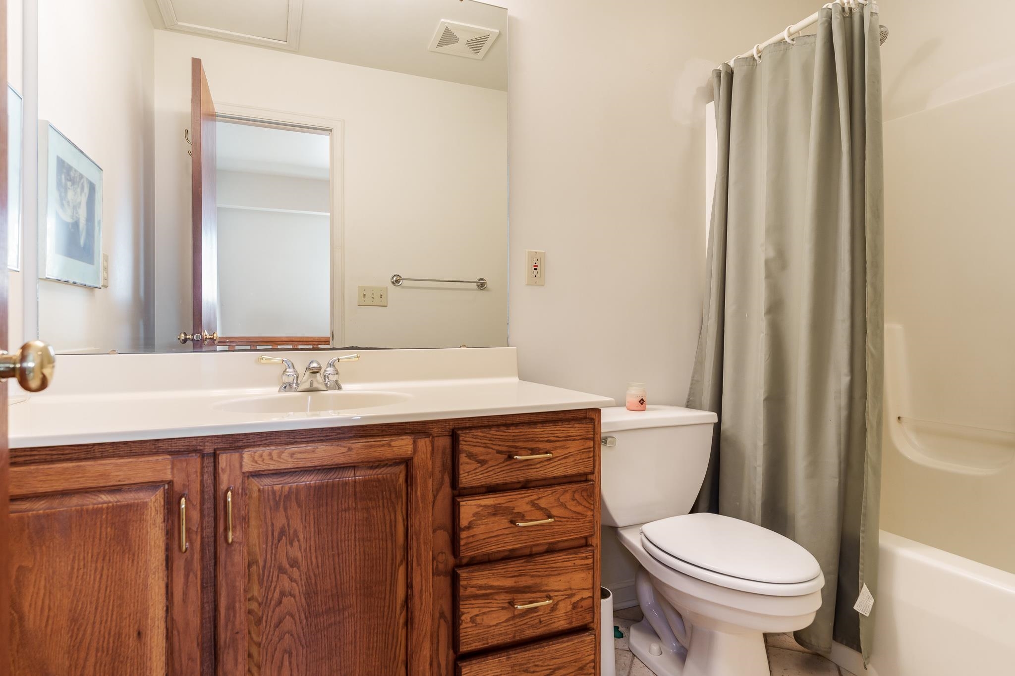 Rockford, Illinois 61107, United States, 3 Bedrooms Bedrooms, ,3 BathroomsBathrooms,Residential,Pending,143694