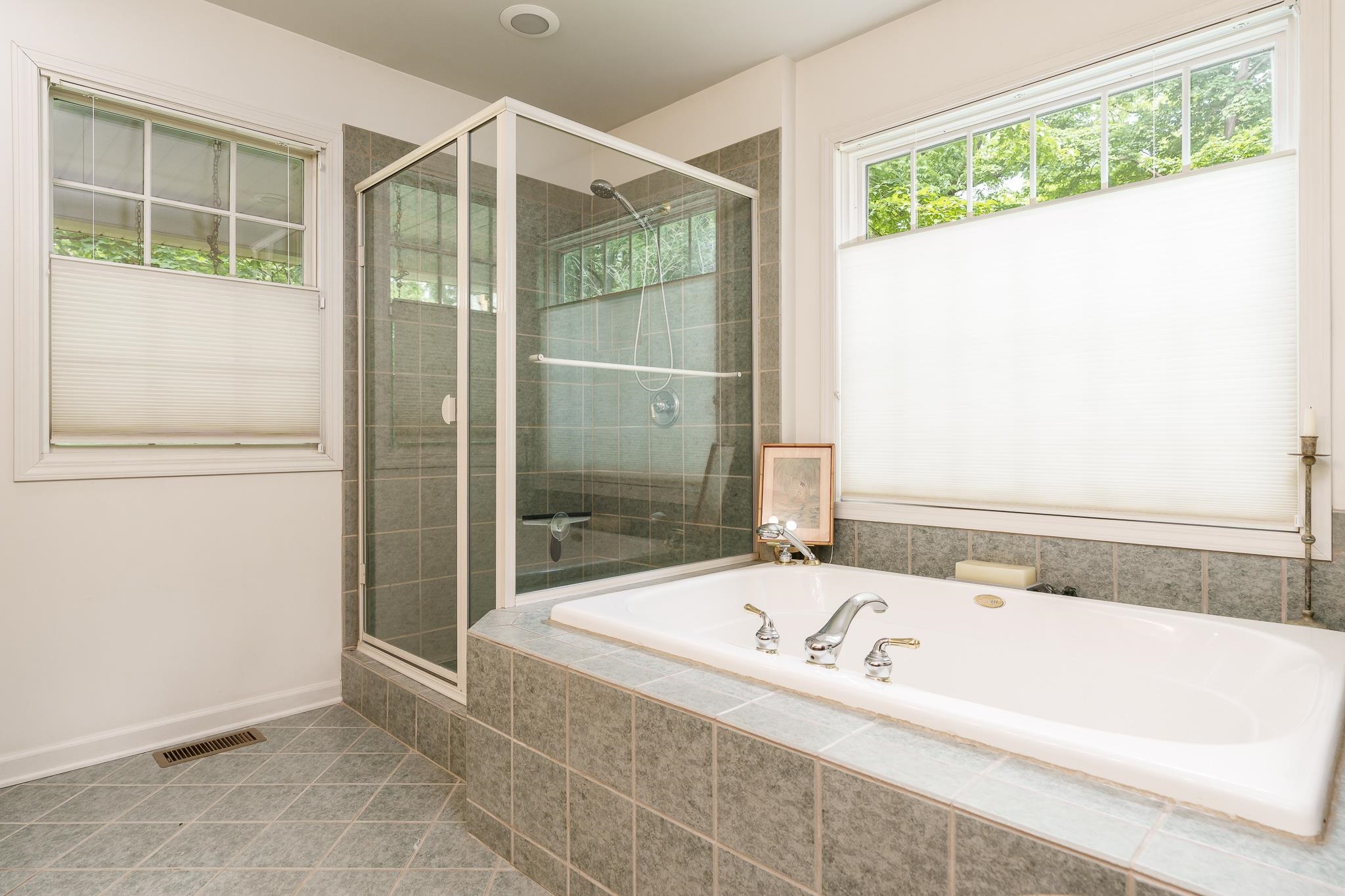 Rockford, Illinois 61107, United States, 3 Bedrooms Bedrooms, ,3 BathroomsBathrooms,Residential,Pending,143694