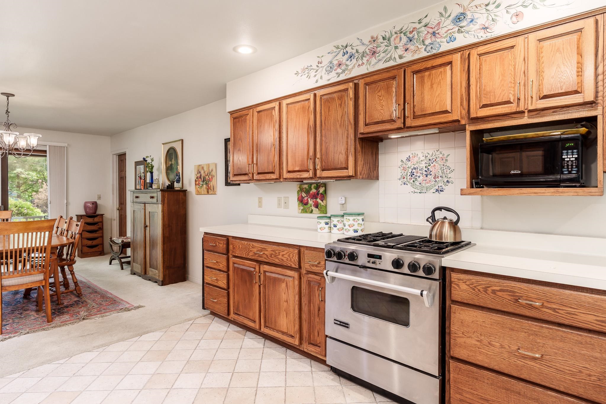 Rockford, Illinois 61107, United States, 3 Bedrooms Bedrooms, ,3 BathroomsBathrooms,Residential,Pending,143694