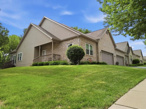 Homes For Sale - 1676 Overlook Drive<br/> Lee County, DIXON, IL 61021