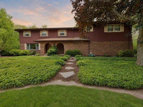 Homes For Sale - 1711 Shaw Woods Drive<br/> Winnebago County, ROCKFORD, IL 61107