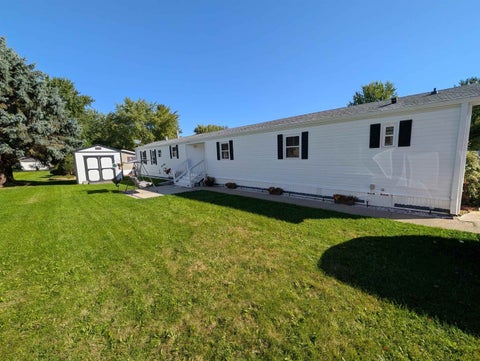 Mobile Home For Sale - 102 Red Haw Court<br/> Stephenson County, FREEPORT, IL 61032