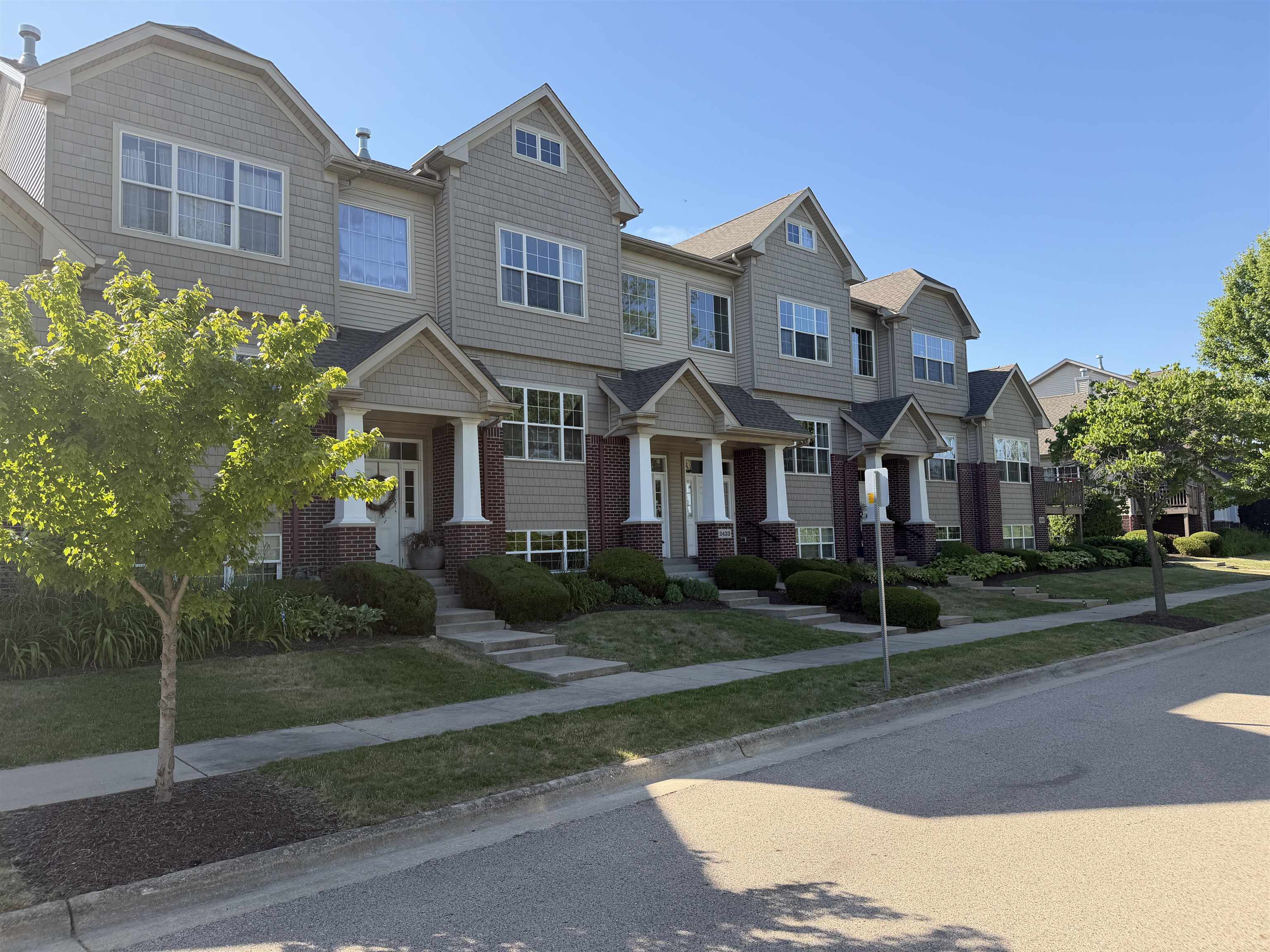 Photo 1 of 23 — 2433 RIVER OAKS #4 Lane, ROCKFORD, IL 61102