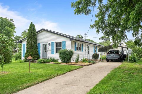 Homes For Sale - 121 Goodhue Street<br/> SOUTH BELOIT, IL 61080