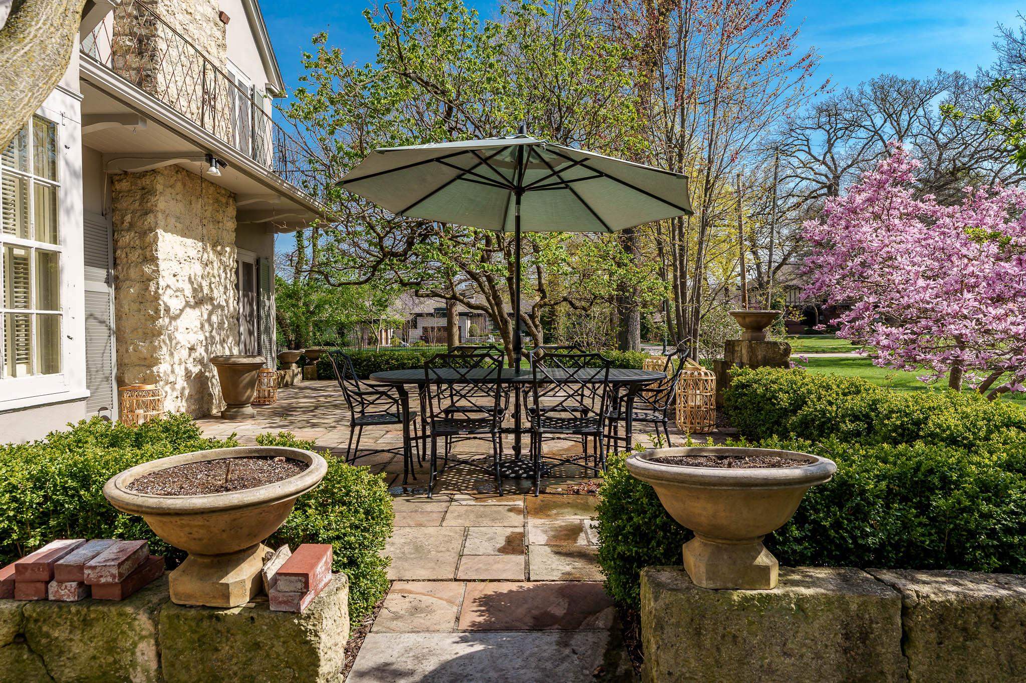 Rockford, Illinois 61103, United States, 4 Bedrooms Bedrooms, ,4 BathroomsBathrooms,Residential,Pending,118211