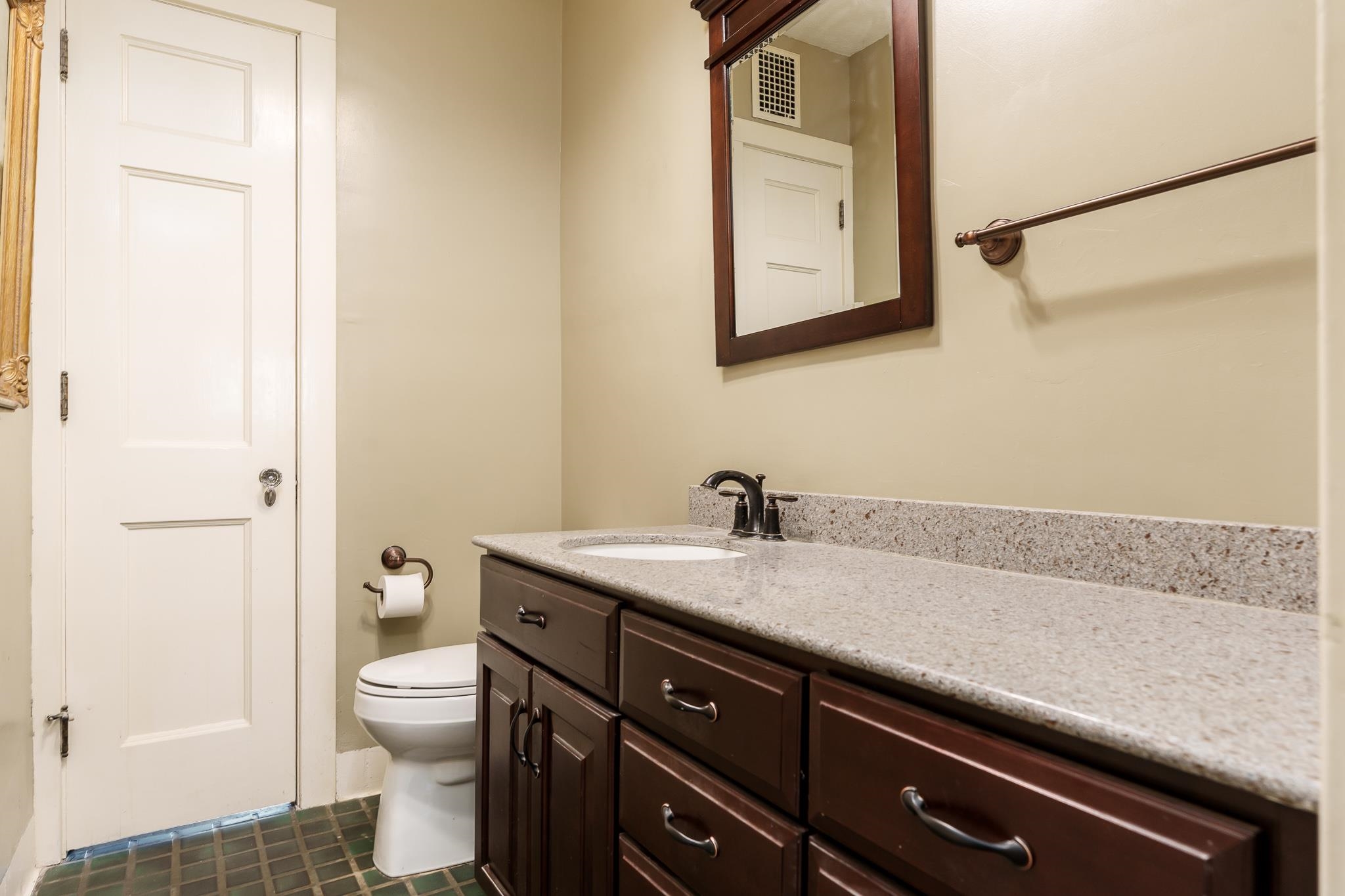 Rockford, Illinois 61103, United States, 4 Bedrooms Bedrooms, ,4 BathroomsBathrooms,Residential,Pending,118211