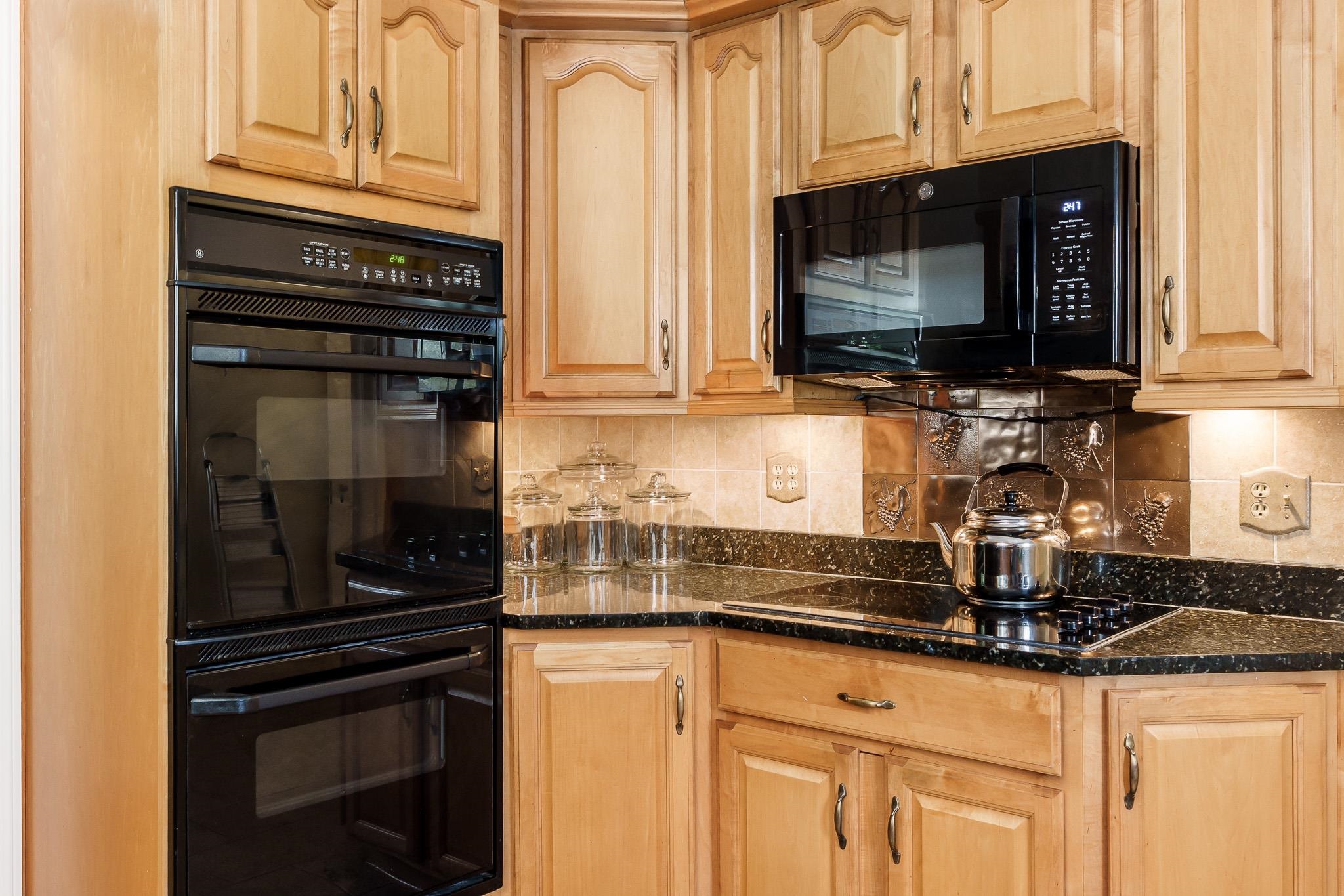 Rockford, Illinois 61103, United States, 4 Bedrooms Bedrooms, ,4 BathroomsBathrooms,Residential,Pending,118211