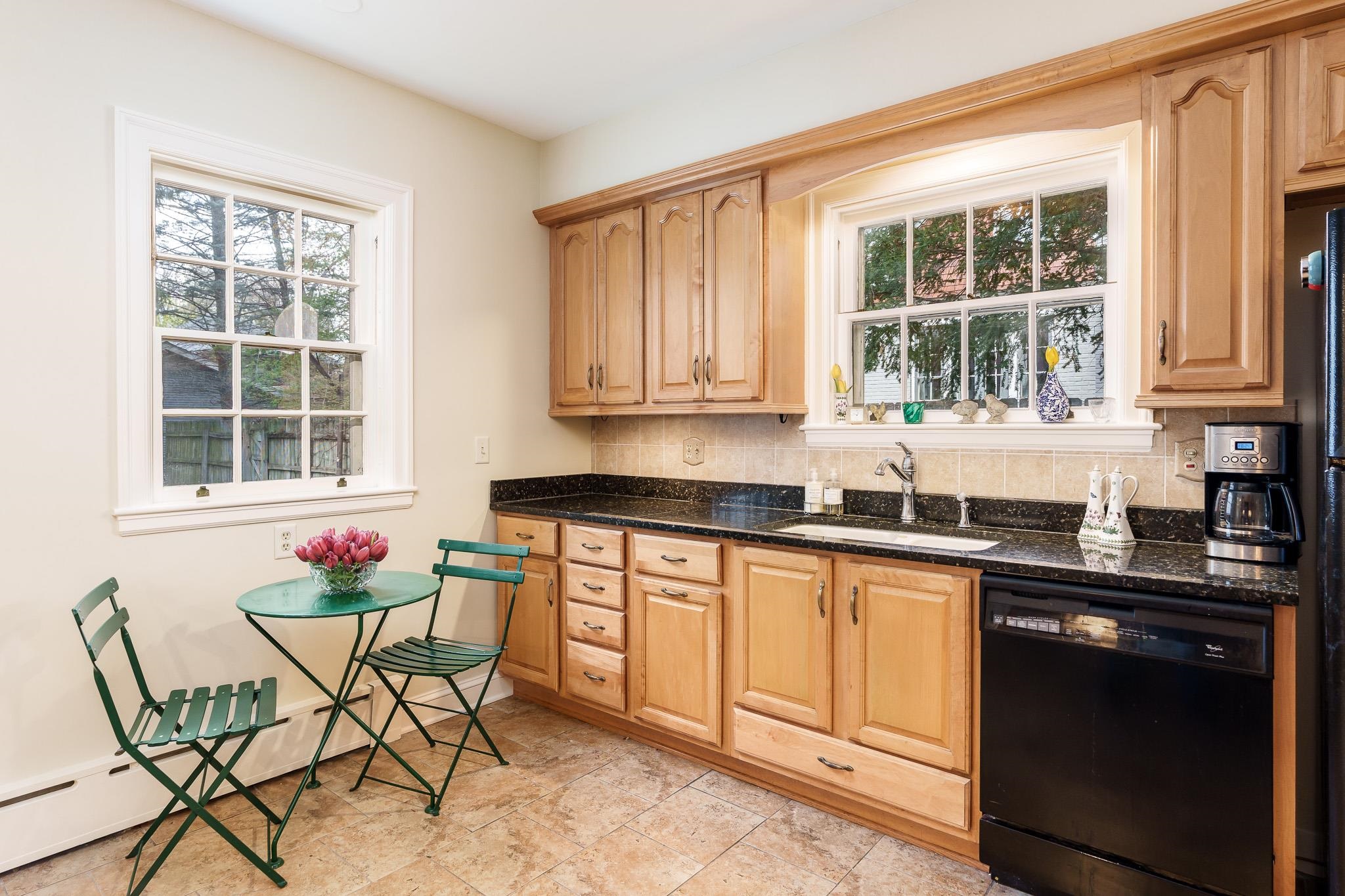 Rockford, Illinois 61103, United States, 4 Bedrooms Bedrooms, ,4 BathroomsBathrooms,Residential,Pending,118211