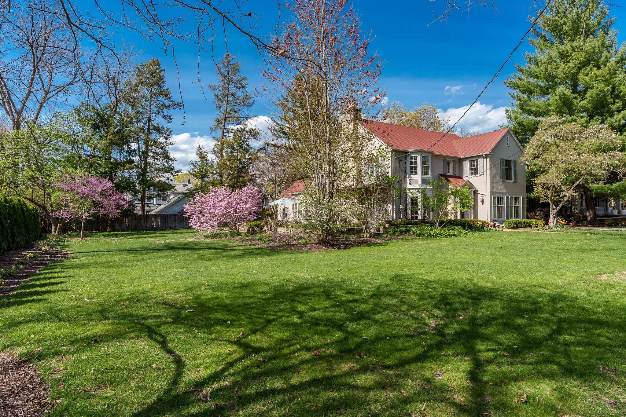 Rockford, Illinois 61103, United States, 4 Bedrooms Bedrooms, ,4 BathroomsBathrooms,Residential,Pending,118211