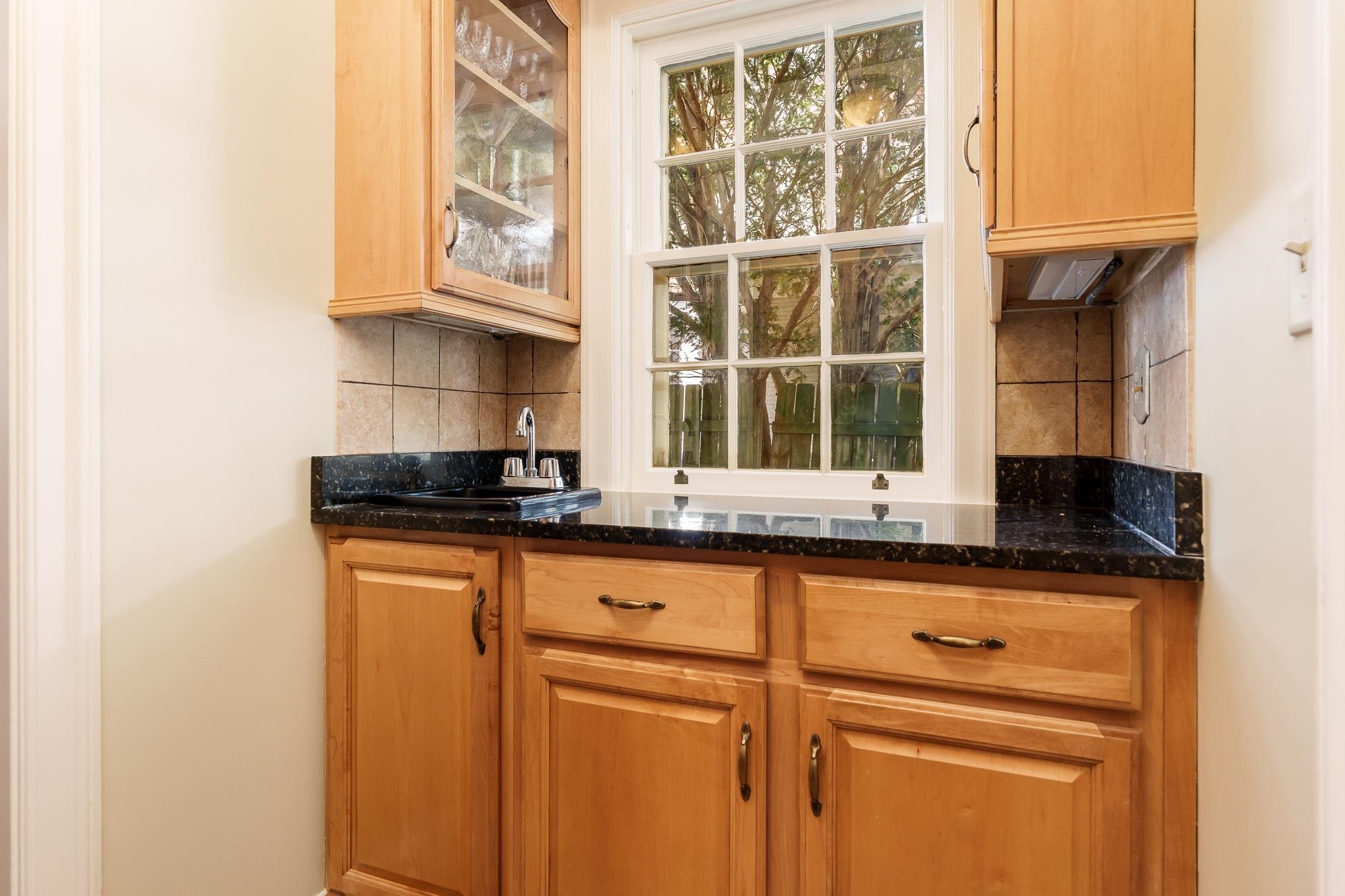 Rockford, Illinois 61103, United States, 4 Bedrooms Bedrooms, ,4 BathroomsBathrooms,Residential,Pending,118211