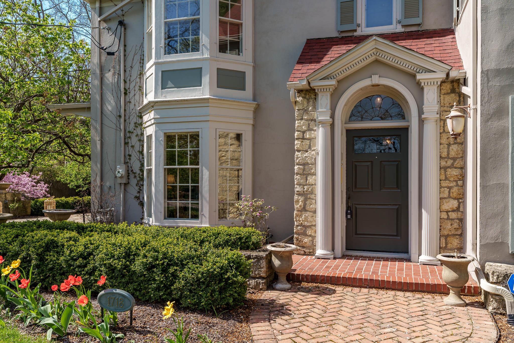 Rockford, Illinois 61103, United States, 4 Bedrooms Bedrooms, ,4 BathroomsBathrooms,Residential,Pending,118211