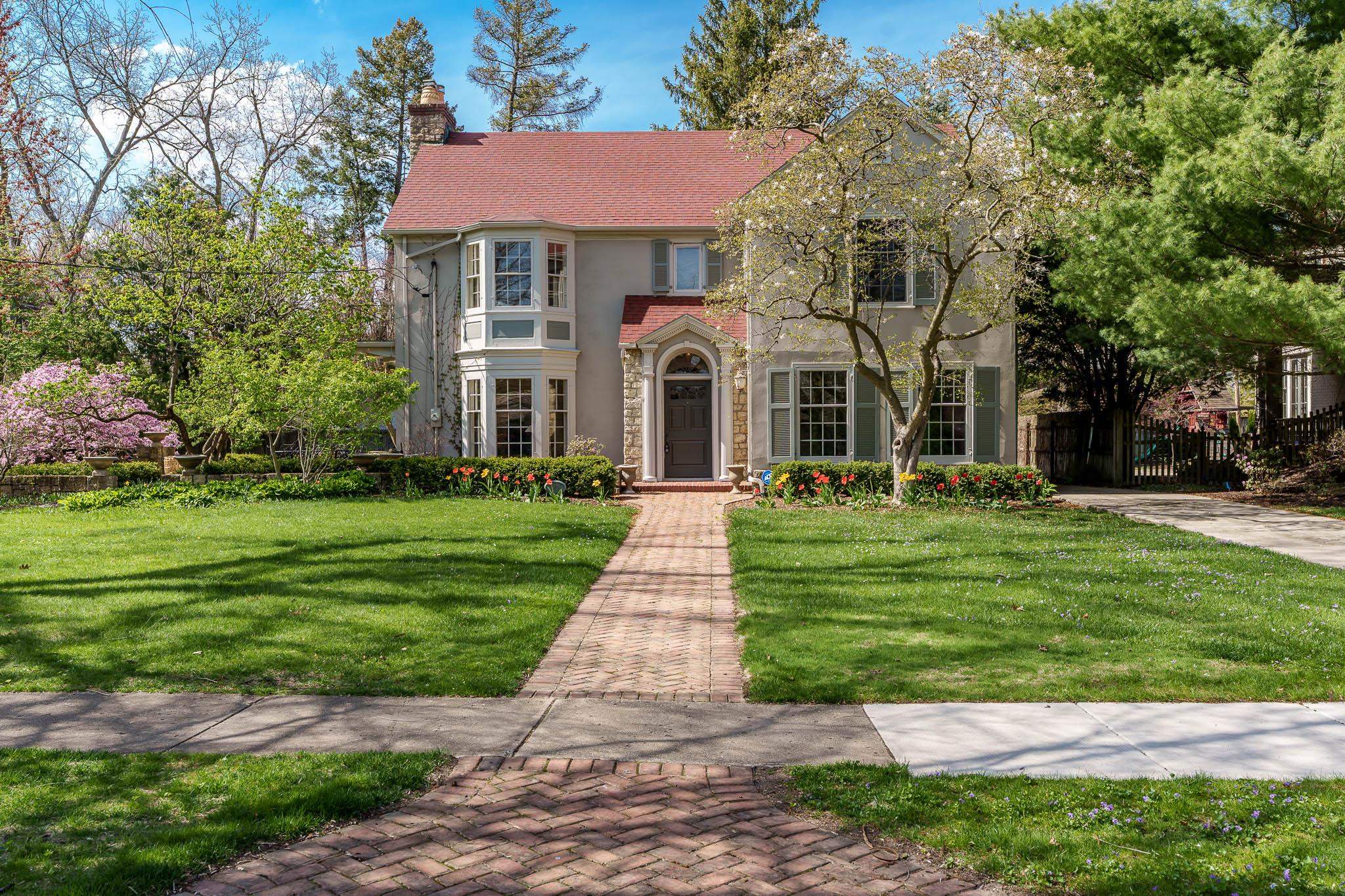 Rockford, Illinois 61103, United States, 4 Bedrooms Bedrooms, ,4 BathroomsBathrooms,Residential,Pending,118211