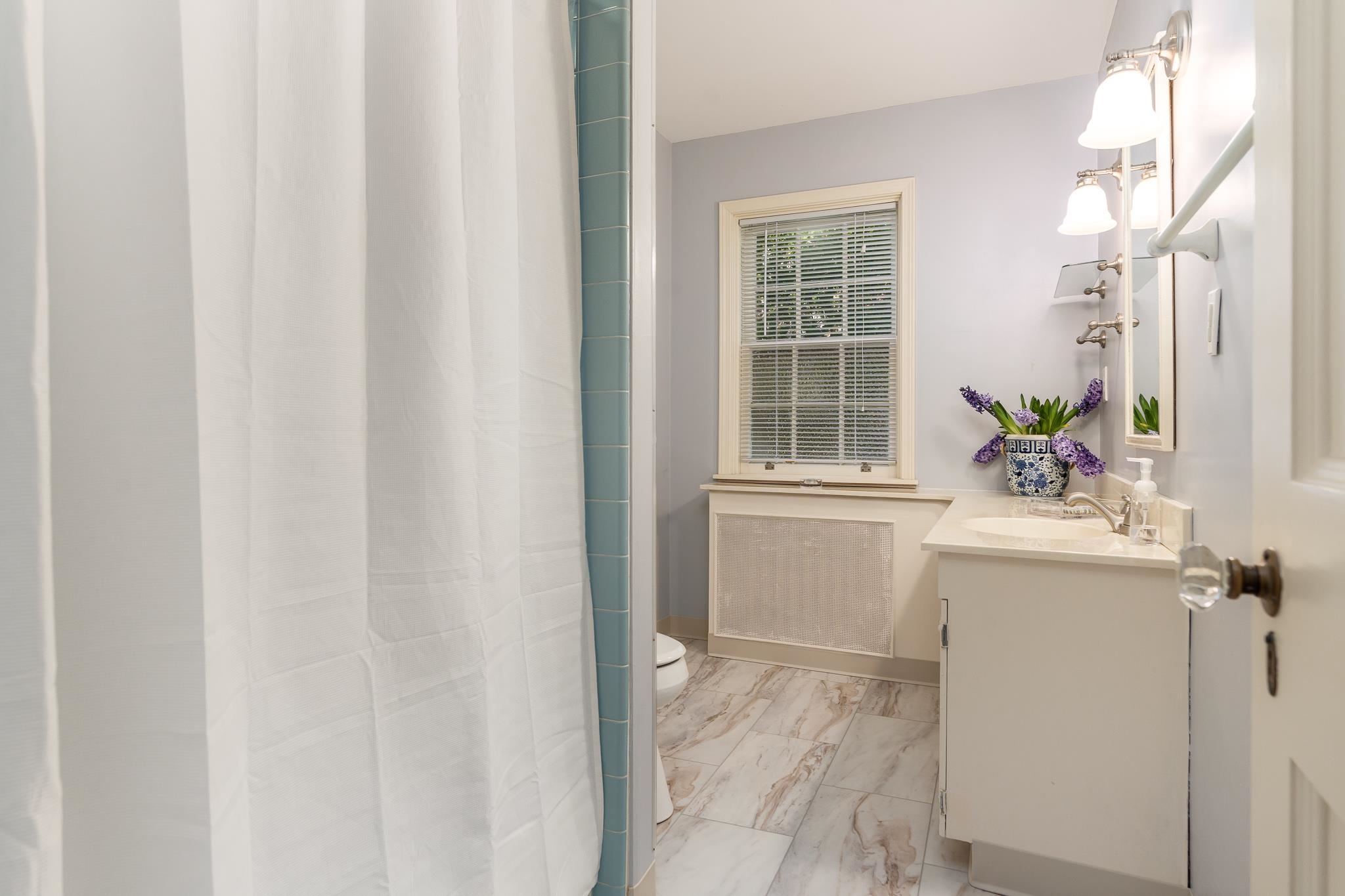 Rockford, Illinois 61103, United States, 4 Bedrooms Bedrooms, ,4 BathroomsBathrooms,Residential,Pending,118211