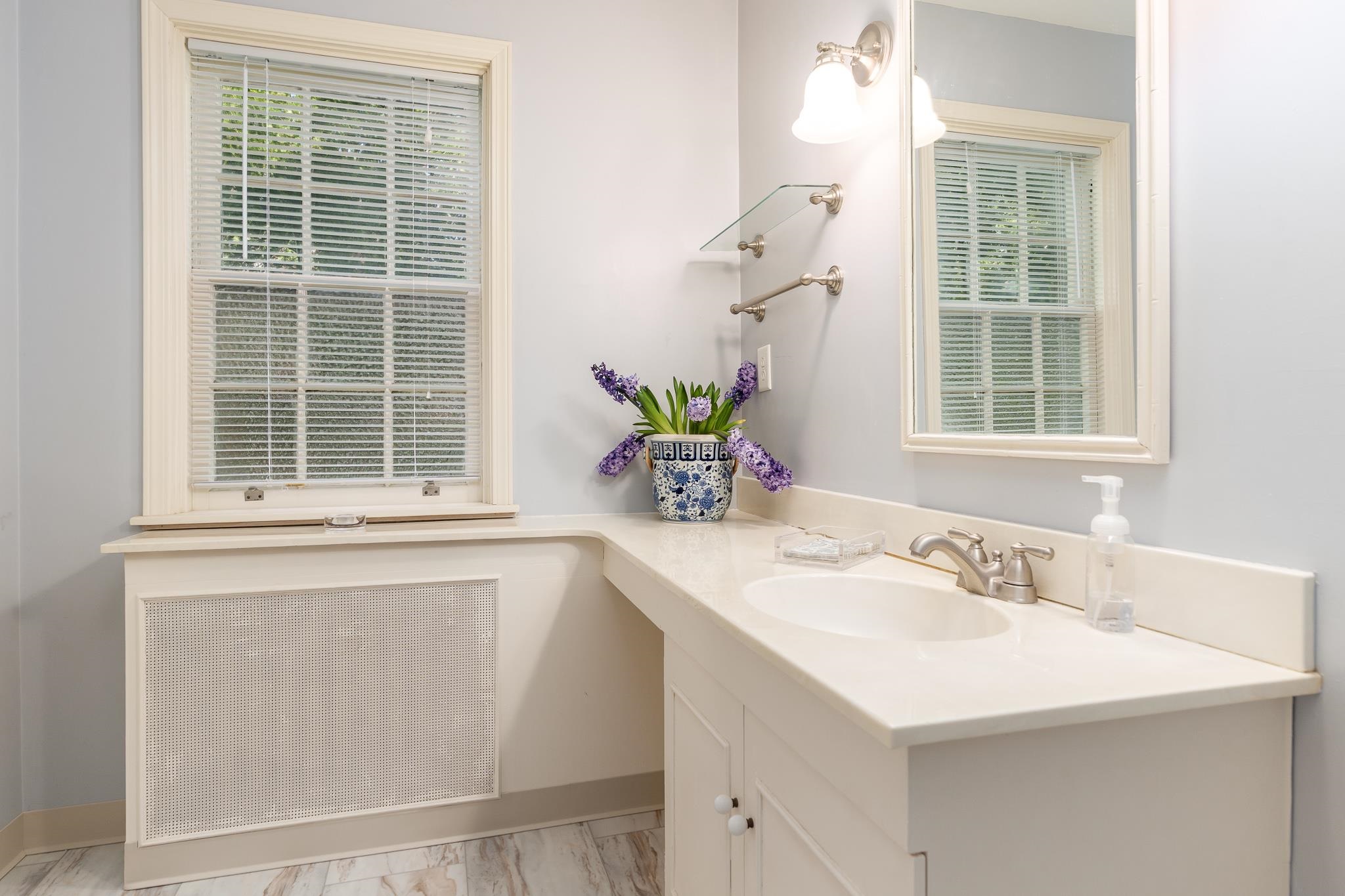 Rockford, Illinois 61103, United States, 4 Bedrooms Bedrooms, ,4 BathroomsBathrooms,Residential,Pending,118211