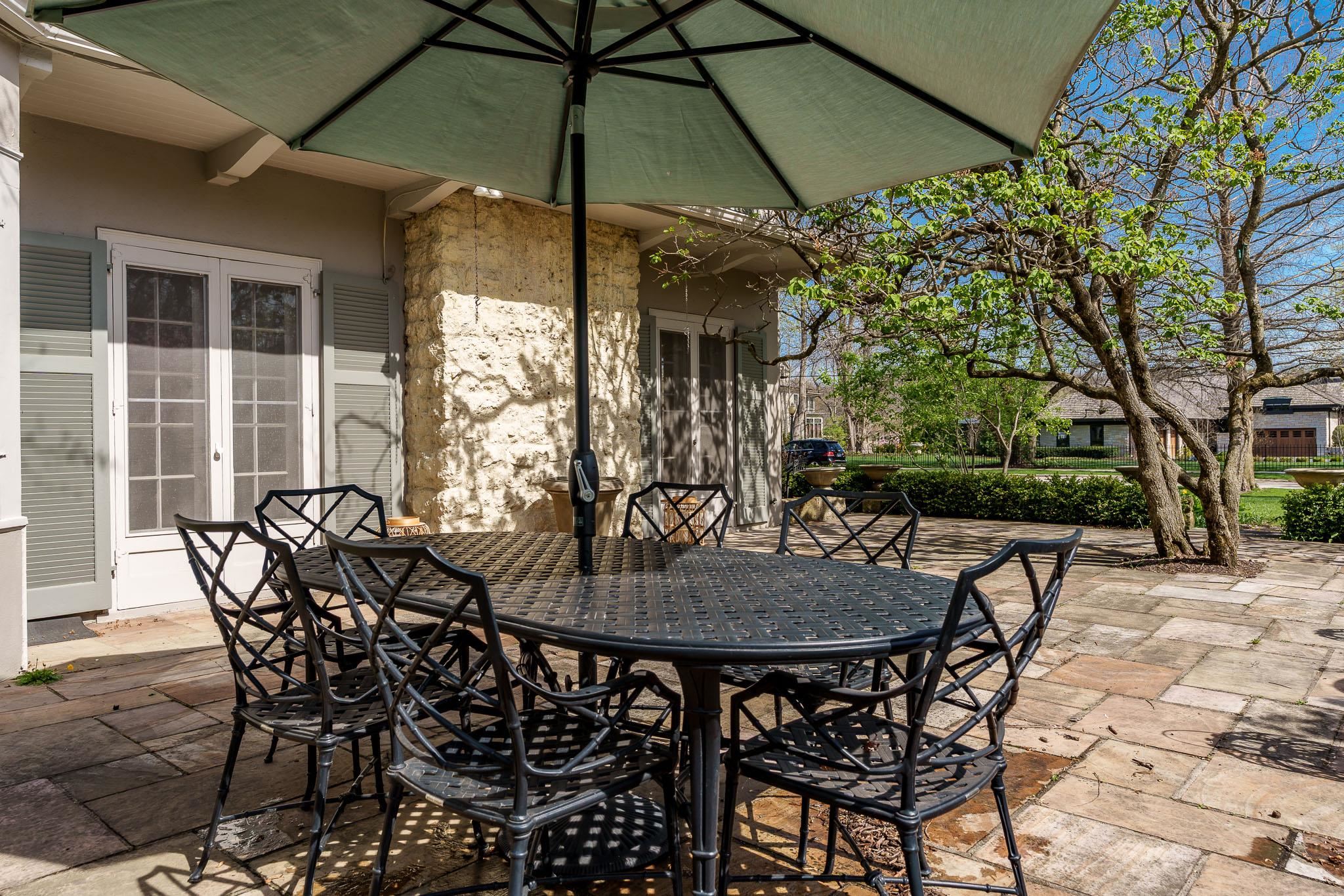 Rockford, Illinois 61103, United States, 4 Bedrooms Bedrooms, ,4 BathroomsBathrooms,Residential,Pending,118211