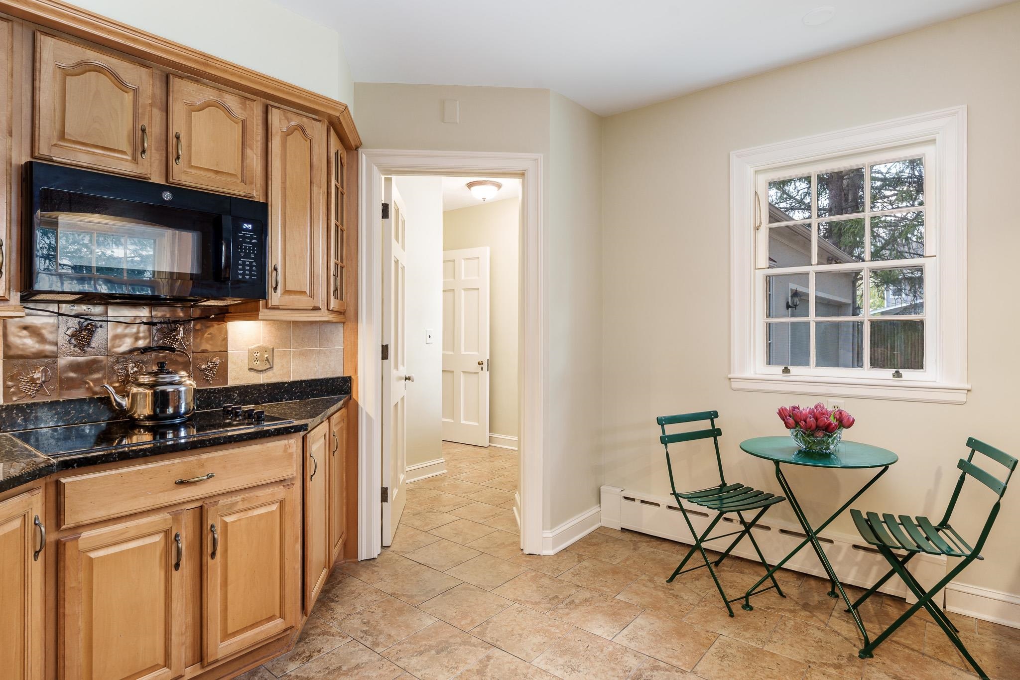 Rockford, Illinois 61103, United States, 4 Bedrooms Bedrooms, ,4 BathroomsBathrooms,Residential,Pending,118211