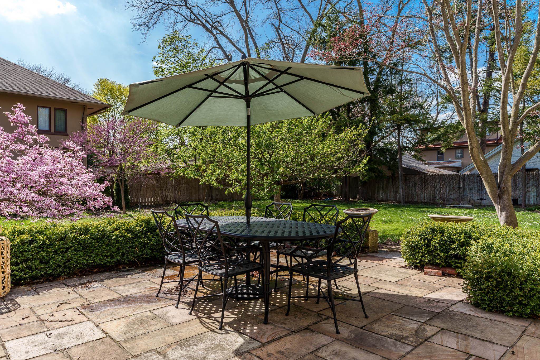 Rockford, Illinois 61103, United States, 4 Bedrooms Bedrooms, ,4 BathroomsBathrooms,Residential,Pending,118211