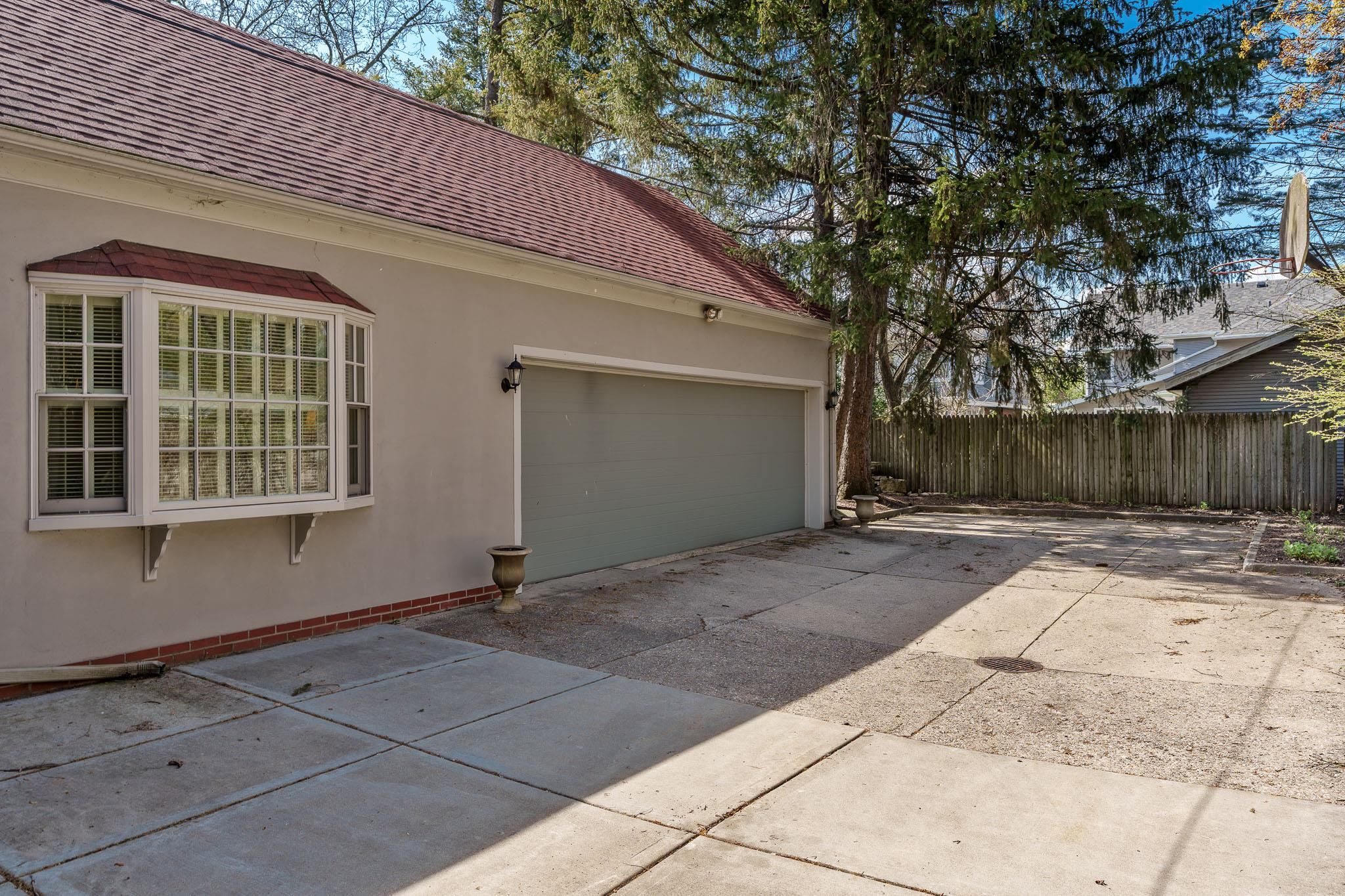 Rockford, Illinois 61103, United States, 4 Bedrooms Bedrooms, ,4 BathroomsBathrooms,Residential,Pending,118211