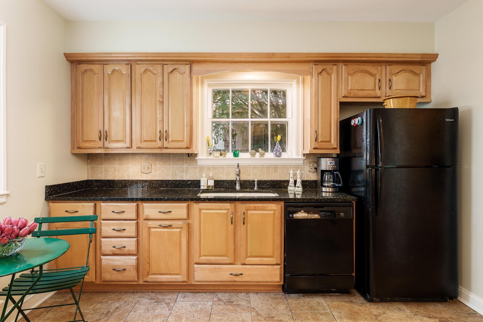 Rockford, Illinois 61103, United States, 4 Bedrooms Bedrooms, ,4 BathroomsBathrooms,Residential,Pending,118211