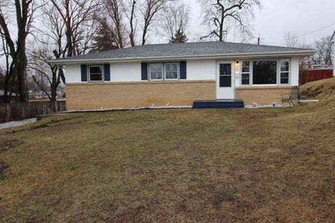 Homes For Sale - 915 Hoban Avenue<br/> ROCKFORD, IL 61101