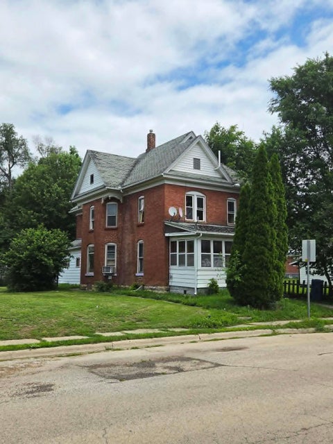 Homes For Sale - 440 Bowen St<br/> Carroll County, SAVANNA, IL 61074