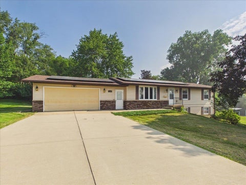 Homes For Sale - 1114 Lynwood Court<br/> FREEPORT, IL 61032