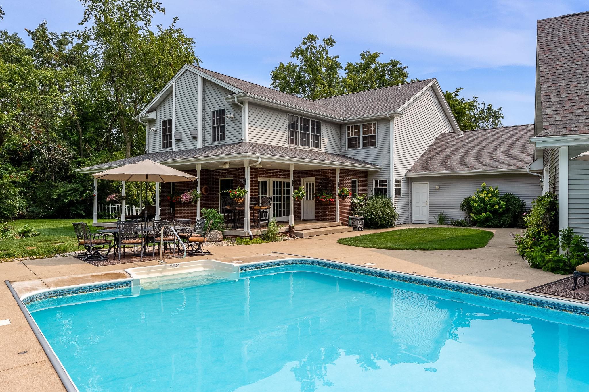 Roscoe, Illinois 61073, United States, 4 Bedrooms Bedrooms, ,4 BathroomsBathrooms,Residential,Pending,20727