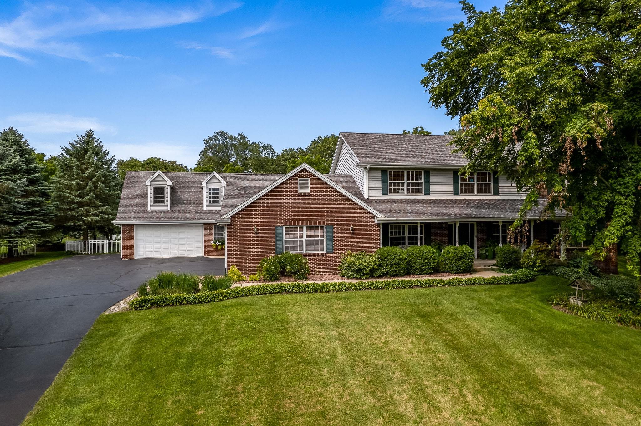 Roscoe, Illinois 61073, United States, 4 Bedrooms Bedrooms, ,4 BathroomsBathrooms,Residential,Pending,20727