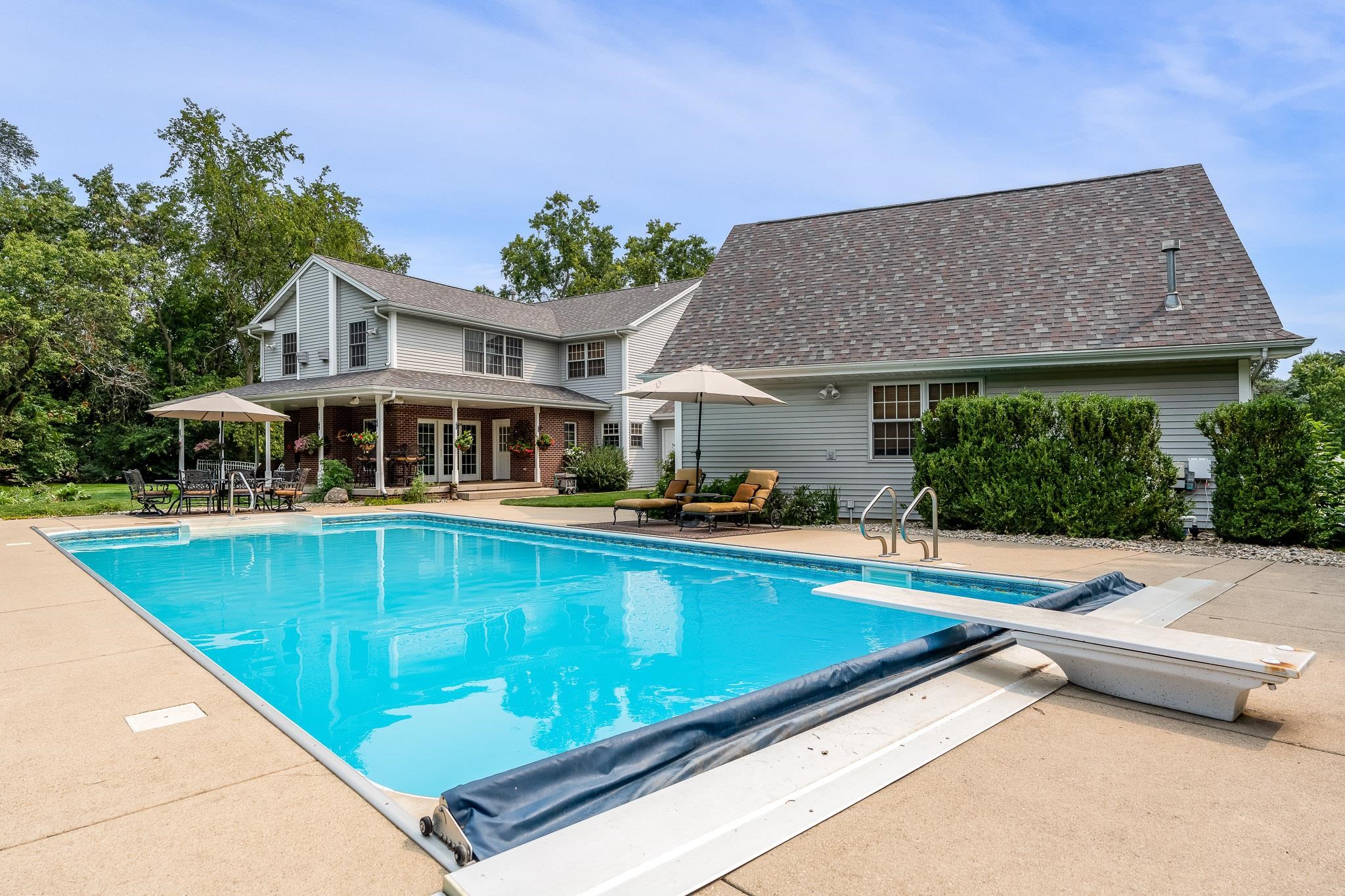 Roscoe, Illinois 61073, United States, 4 Bedrooms Bedrooms, ,4 BathroomsBathrooms,Residential,Pending,20727