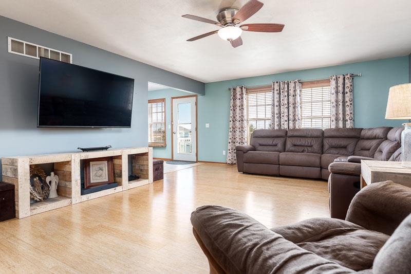 Loves Park, Illinois 61111, United States, 4 Bedrooms Bedrooms, ,4 BathroomsBathrooms,Residential,Active,213441