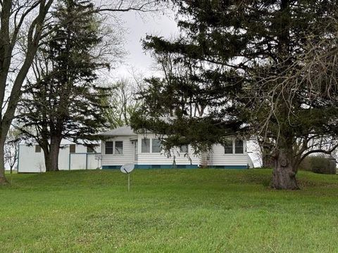 Homes For Sale - 827 N 3450th Roads<br/> Utica, IL 61373