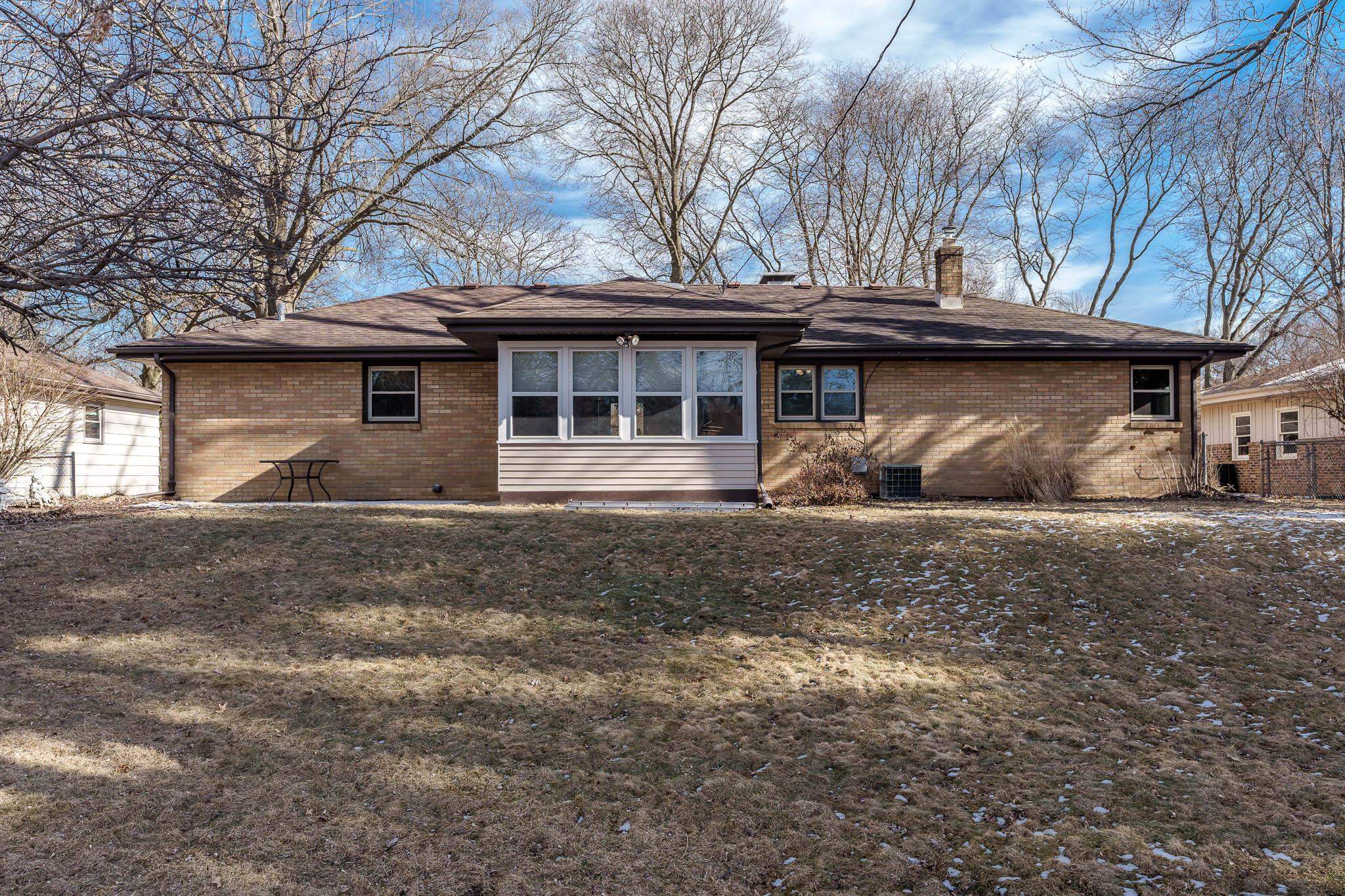 Rockford, Illinois 61107, United States, 3 Bedrooms Bedrooms, ,2 BathroomsBathrooms,Residential,Pending,12729