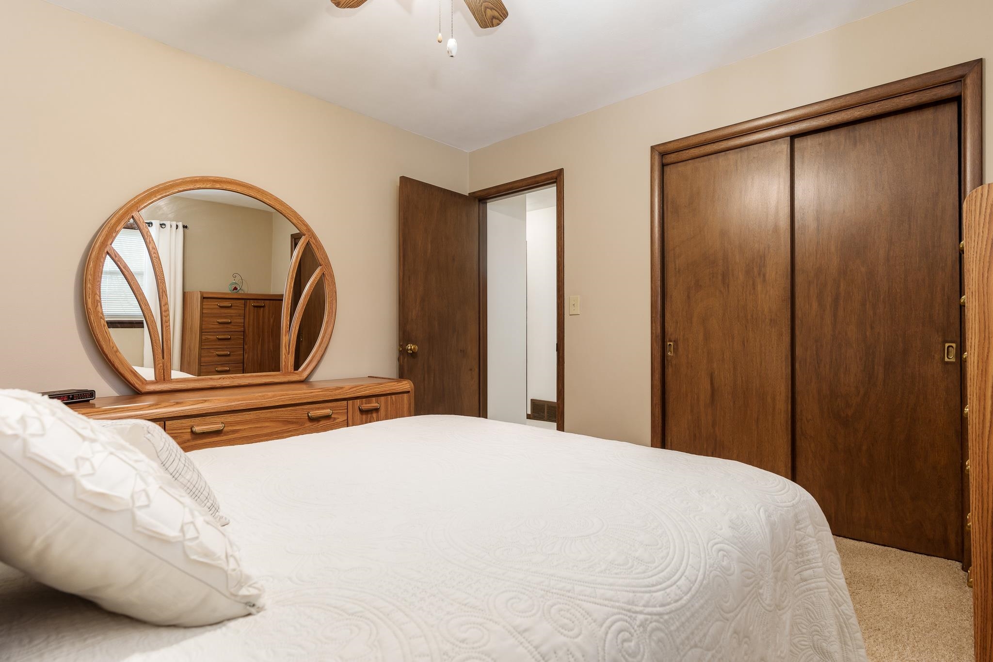 Rockford, Illinois 61107, United States, 3 Bedrooms Bedrooms, ,2 BathroomsBathrooms,Residential,Pending,12729