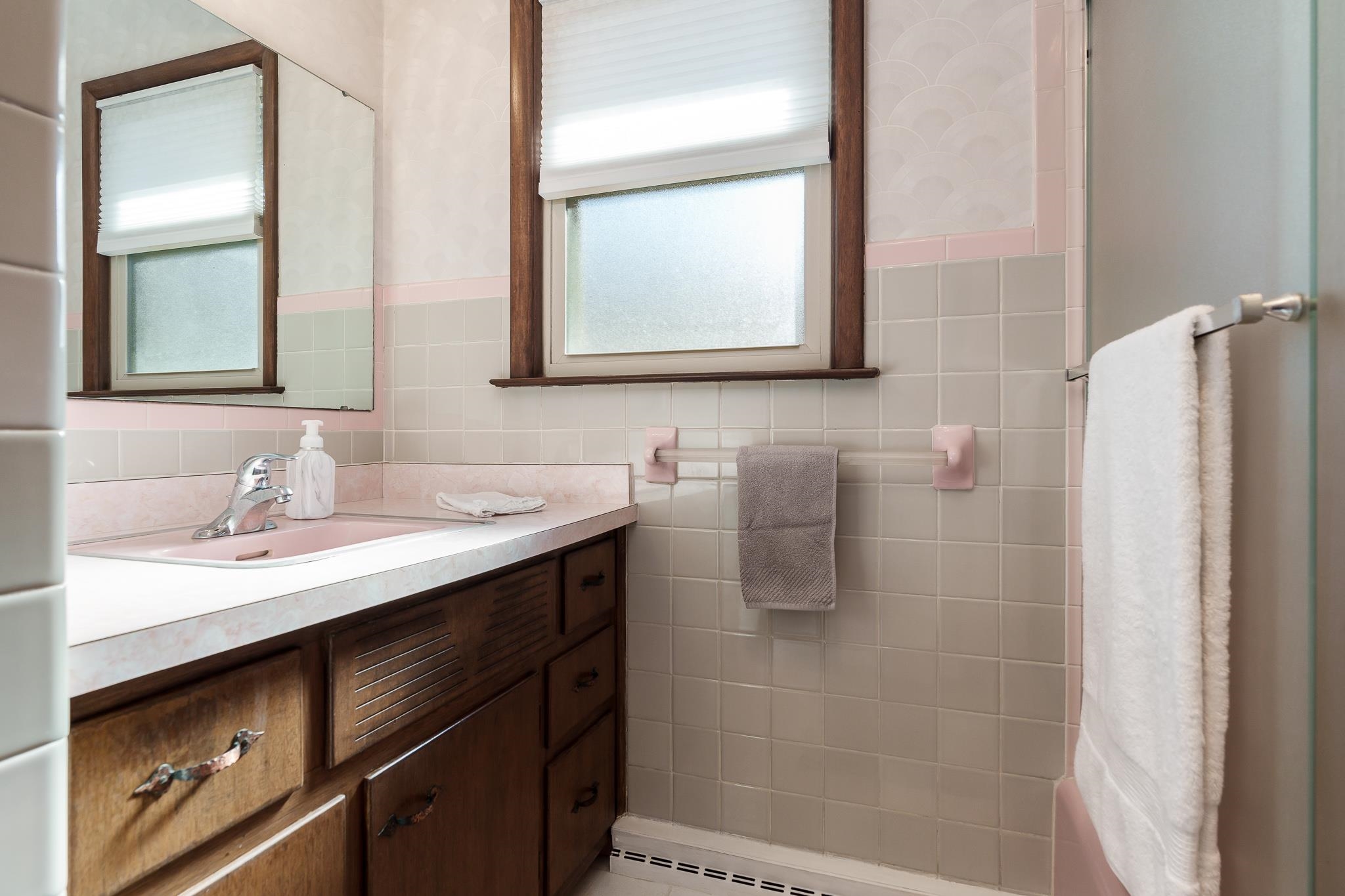 Rockford, Illinois 61107, United States, 3 Bedrooms Bedrooms, ,2 BathroomsBathrooms,Residential,Pending,12729