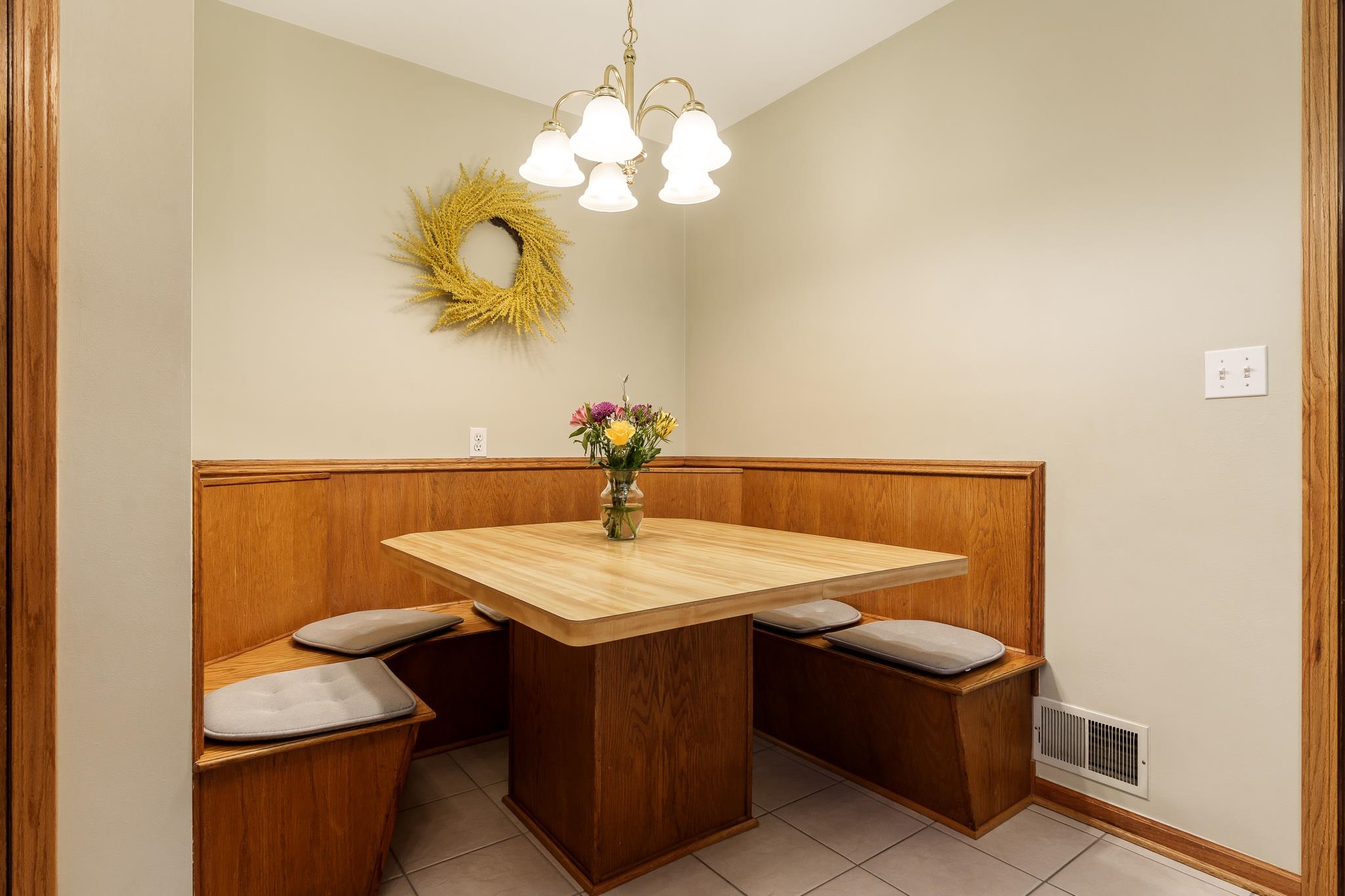 Rockford, Illinois 61107, United States, 3 Bedrooms Bedrooms, ,2 BathroomsBathrooms,Residential,Pending,12729