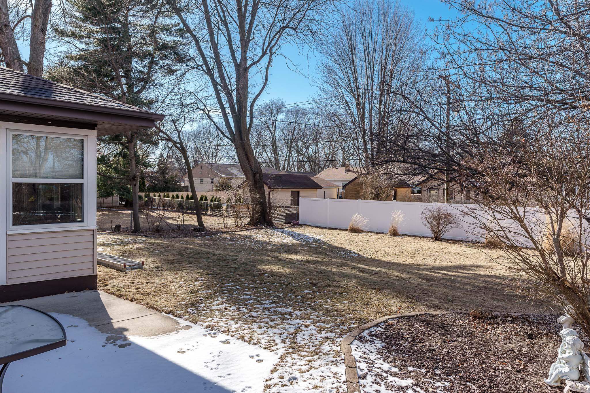 Rockford, Illinois 61107, United States, 3 Bedrooms Bedrooms, ,2 BathroomsBathrooms,Residential,Pending,12729