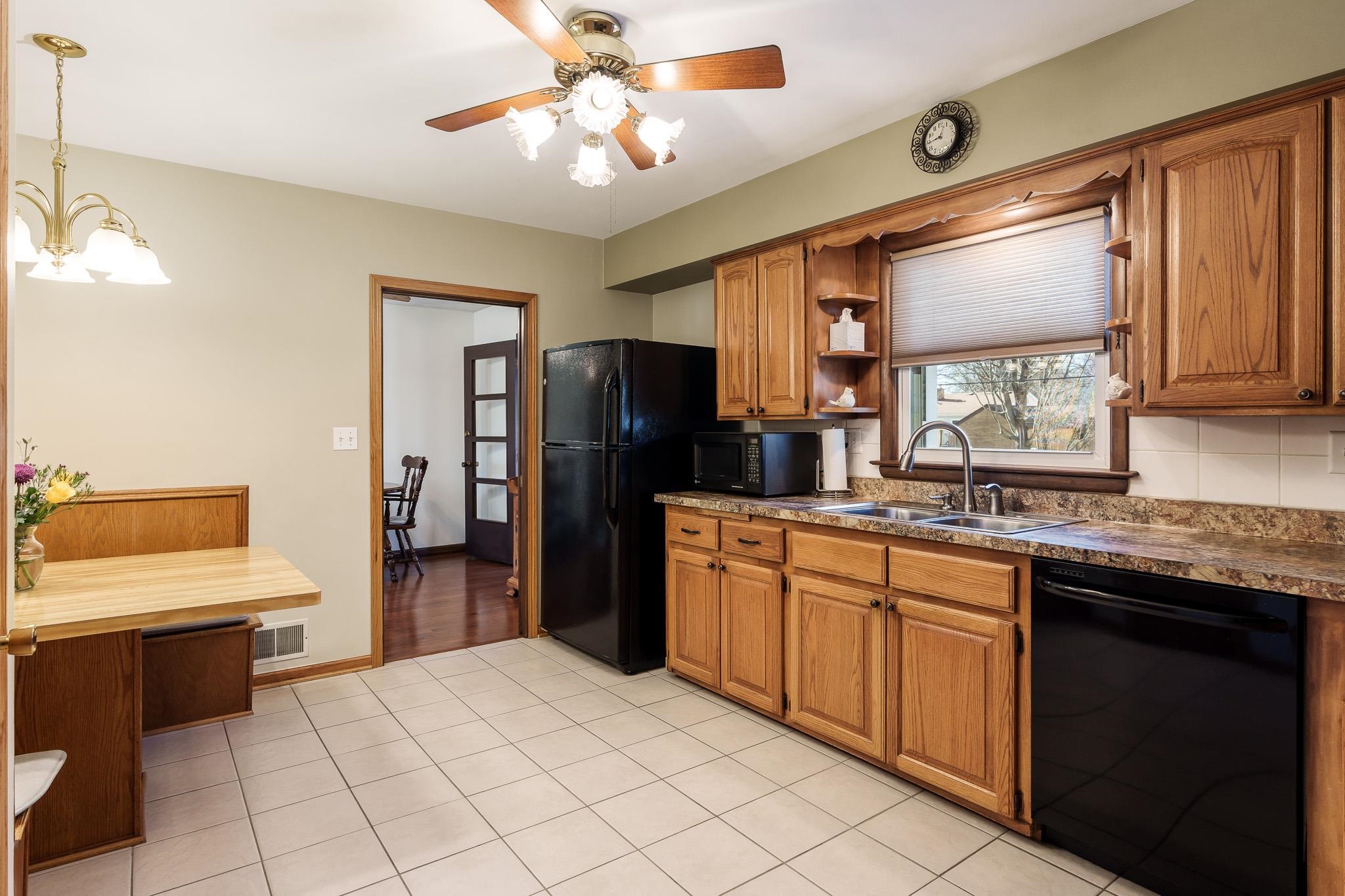 Rockford, Illinois 61107, United States, 3 Bedrooms Bedrooms, ,2 BathroomsBathrooms,Residential,Pending,12729