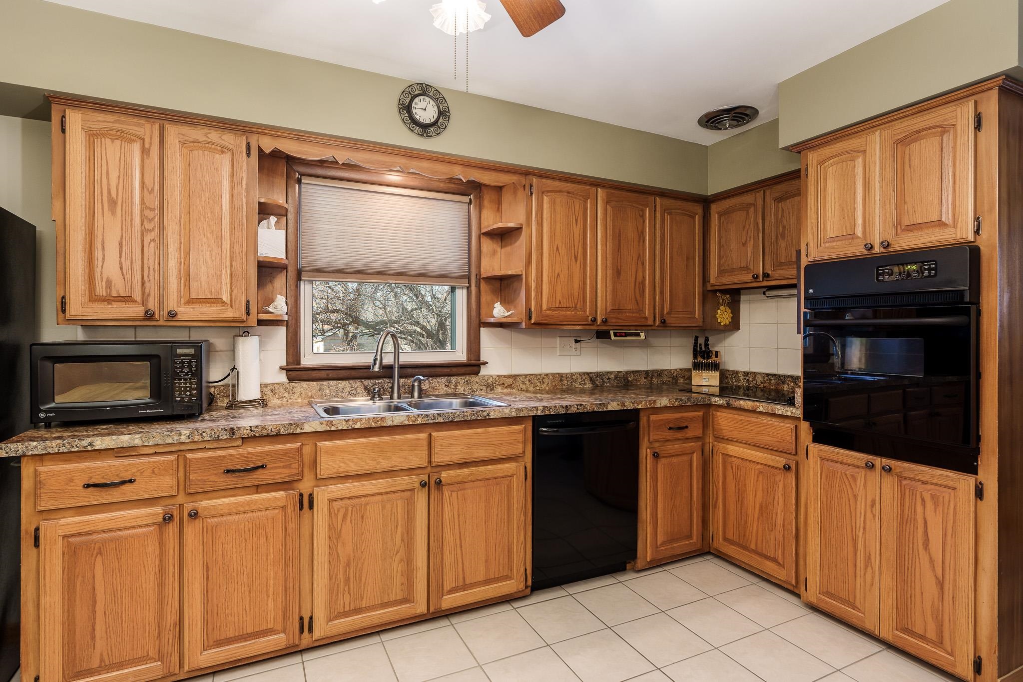 Rockford, Illinois 61107, United States, 3 Bedrooms Bedrooms, ,2 BathroomsBathrooms,Residential,Pending,12729