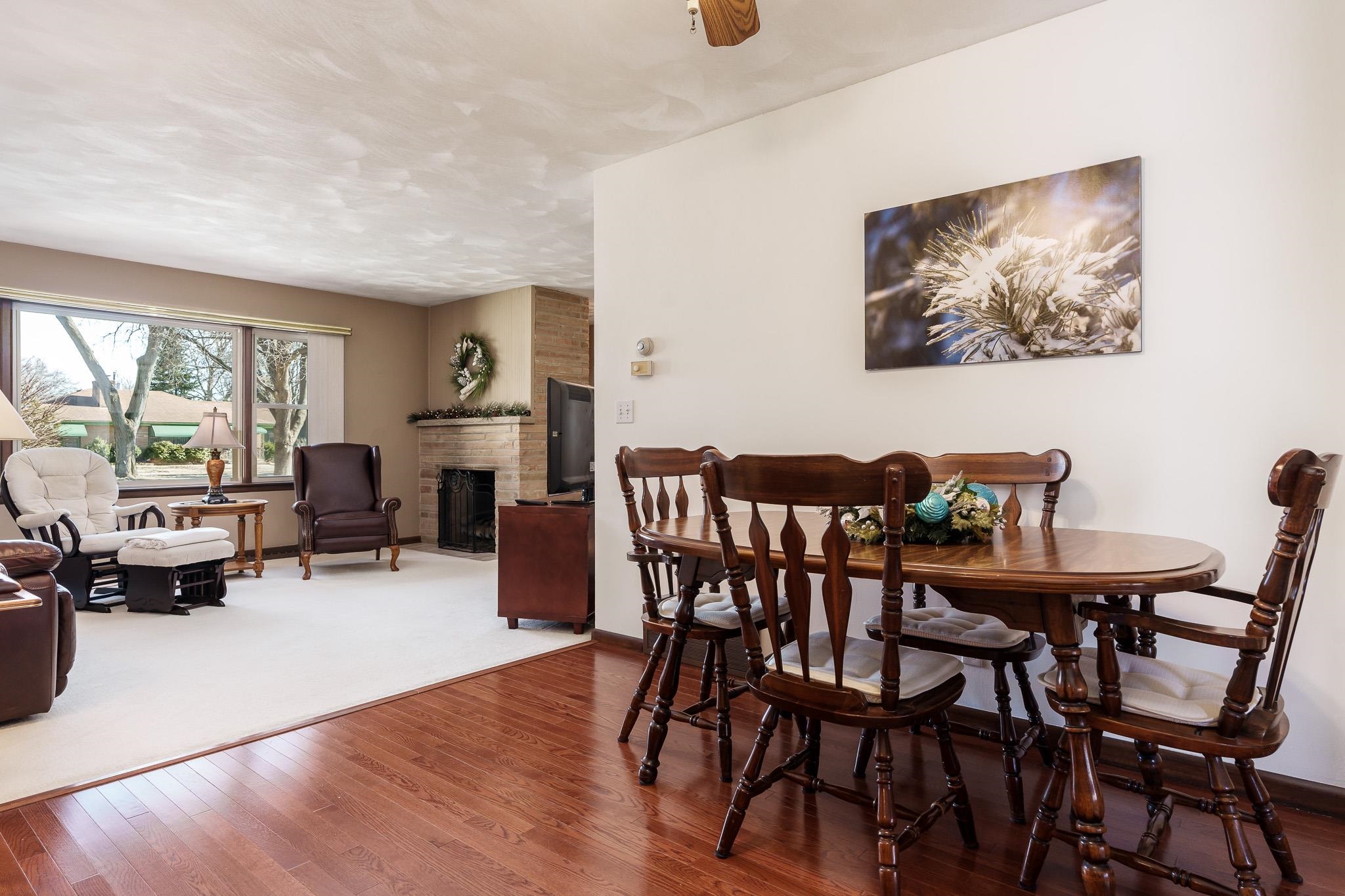 Rockford, Illinois 61107, United States, 3 Bedrooms Bedrooms, ,2 BathroomsBathrooms,Residential,Pending,12729