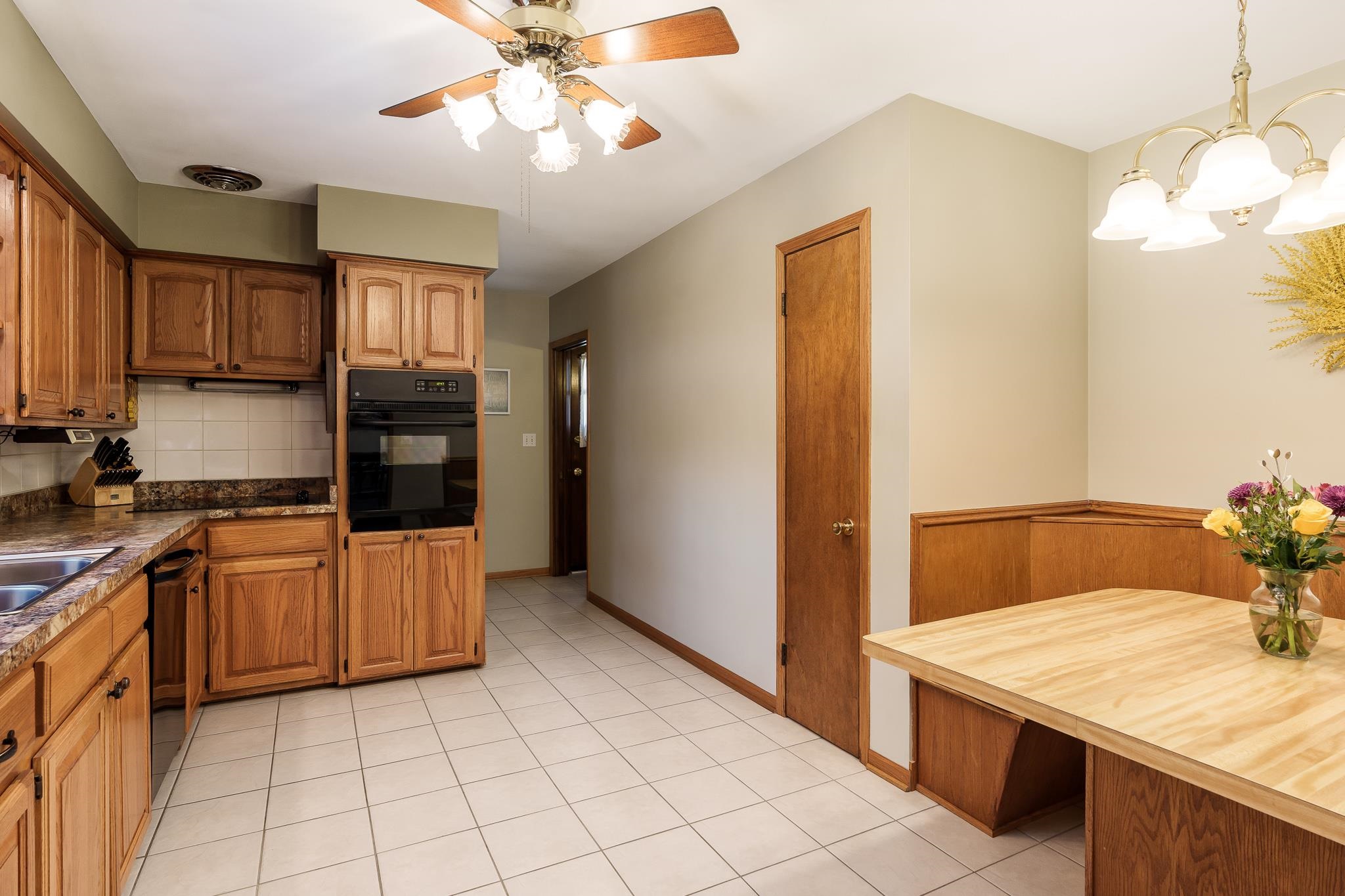 Rockford, Illinois 61107, United States, 3 Bedrooms Bedrooms, ,2 BathroomsBathrooms,Residential,Pending,12729