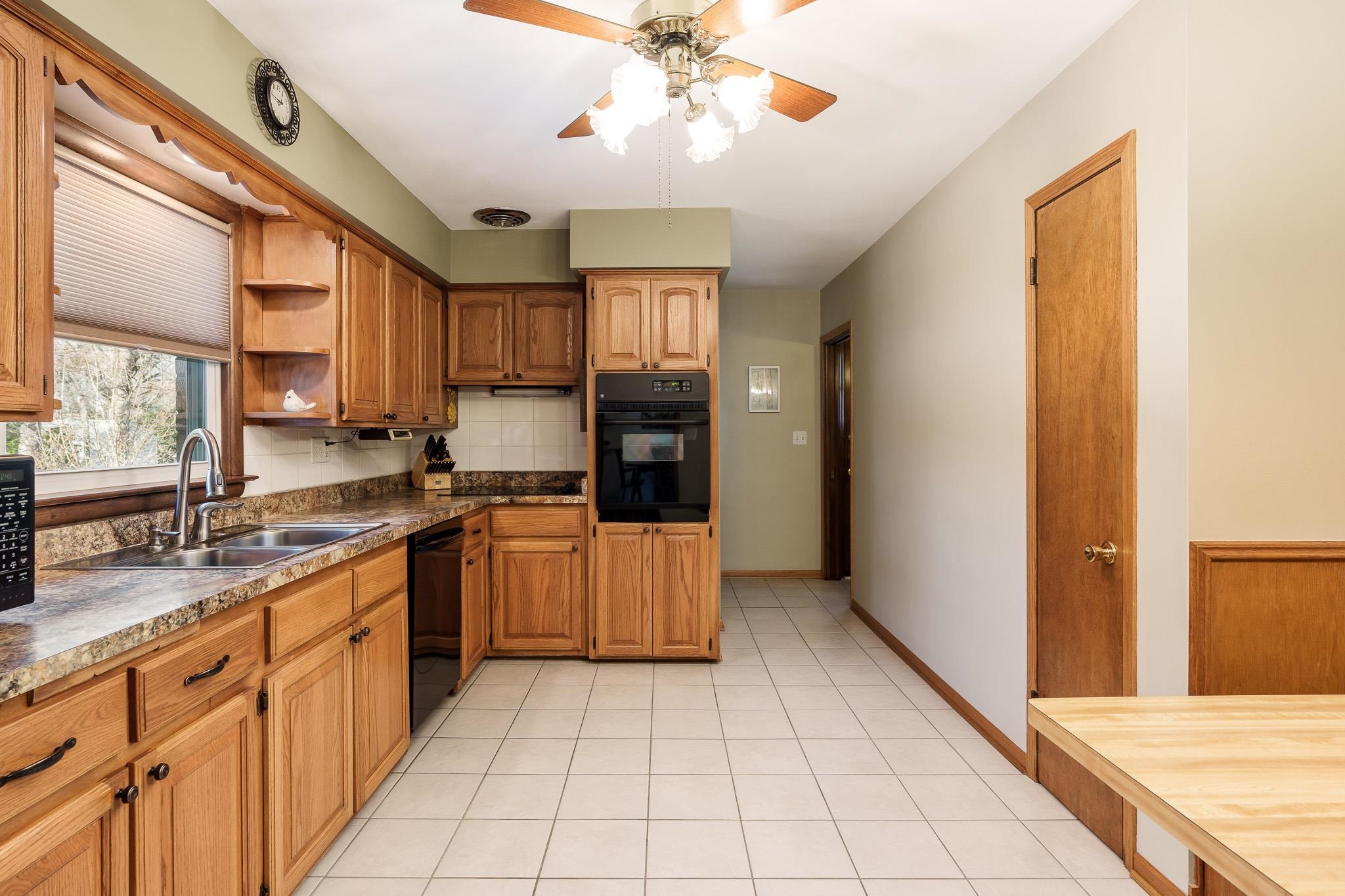 Rockford, Illinois 61107, United States, 3 Bedrooms Bedrooms, ,2 BathroomsBathrooms,Residential,Pending,12729