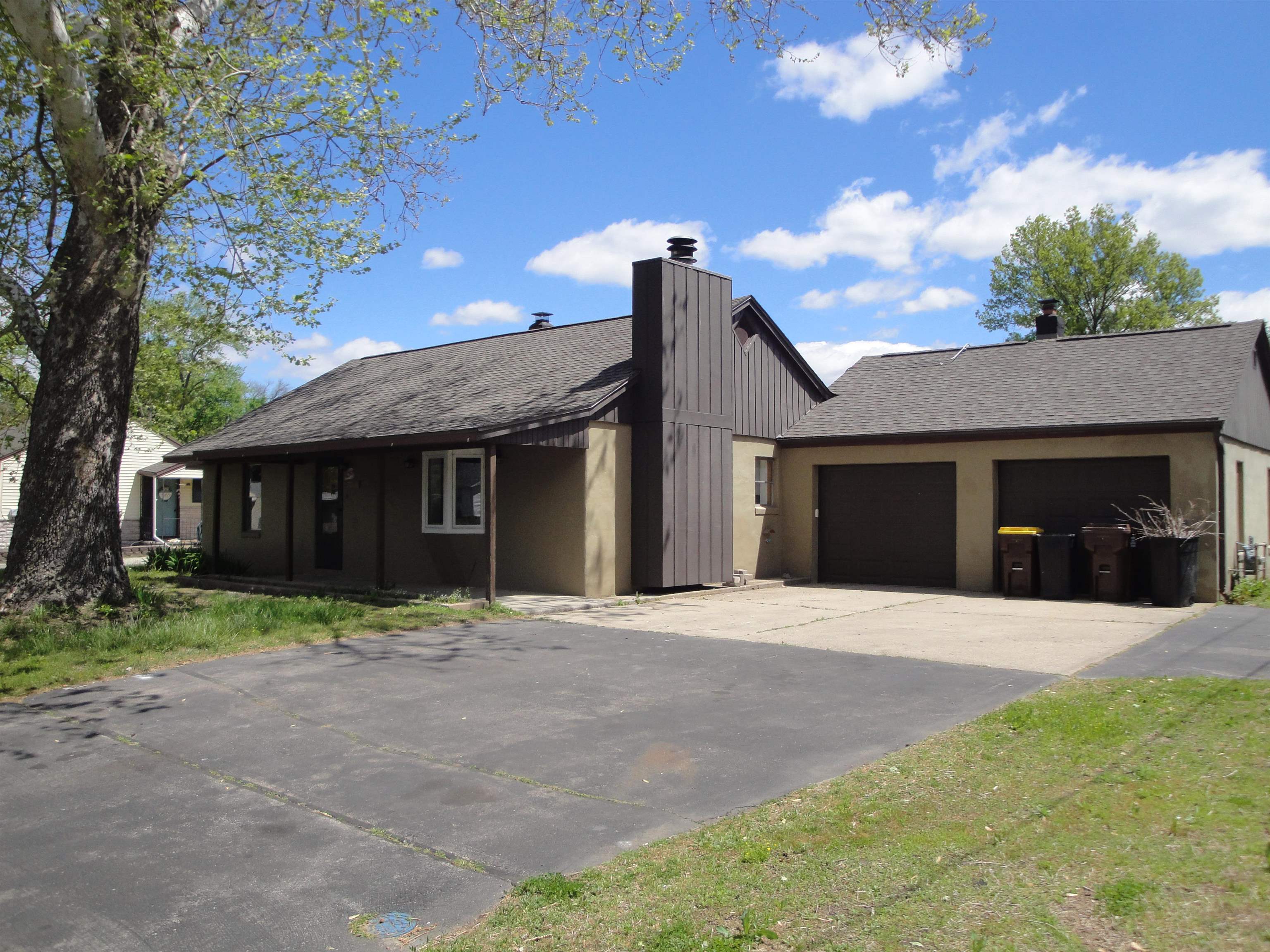 Photo 1 of 20 — 7205 Rogers Street, MACHESNEY PARK, IL 61115