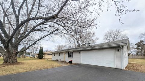 Homes For Sale - 5790 Ada Drive<br/> ROSCOE, IL 61073