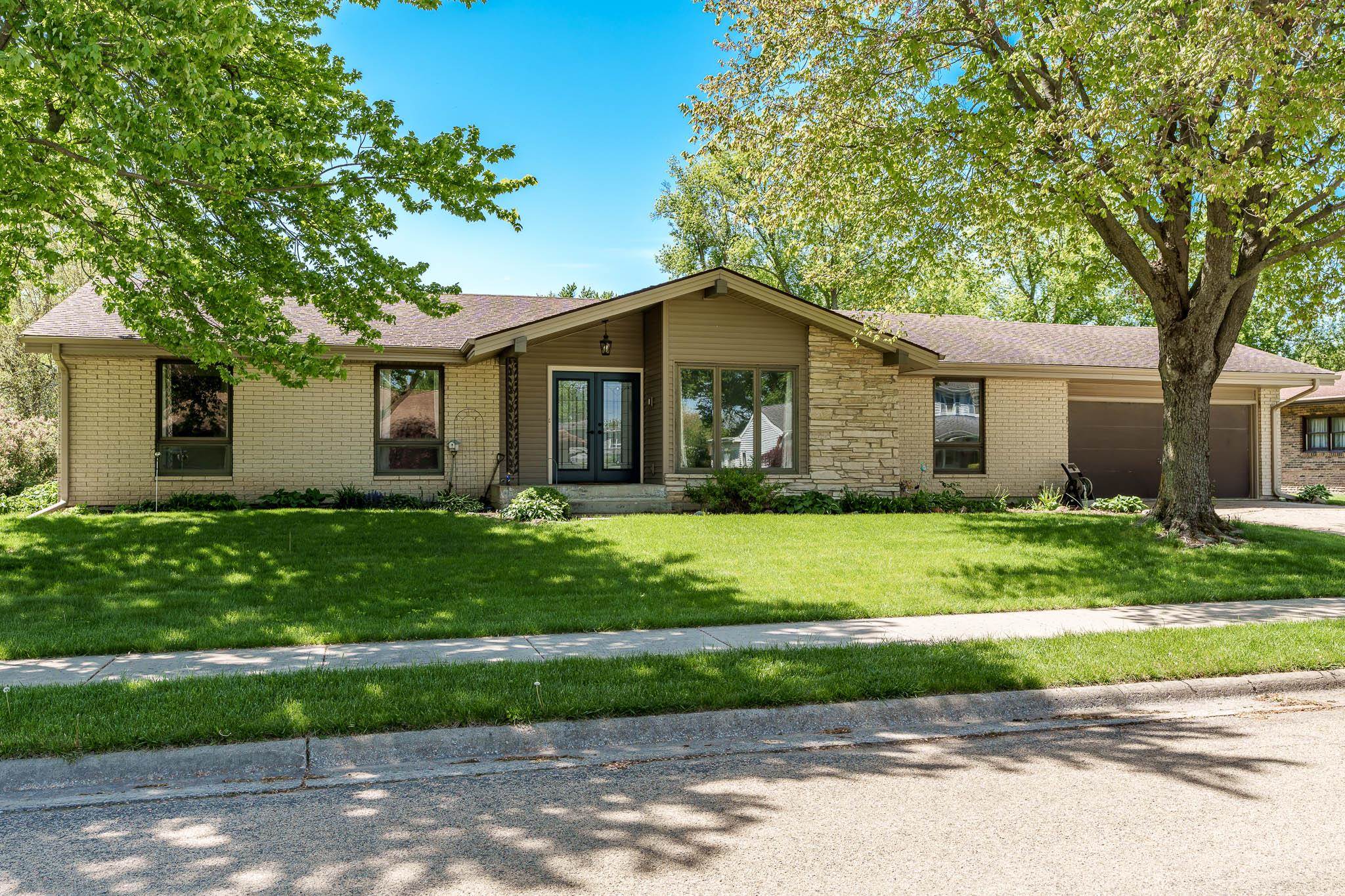 Rochelle, Illinois 61068, United States, 3 Bedrooms Bedrooms, ,2 BathroomsBathrooms,Residential,Pending,58496