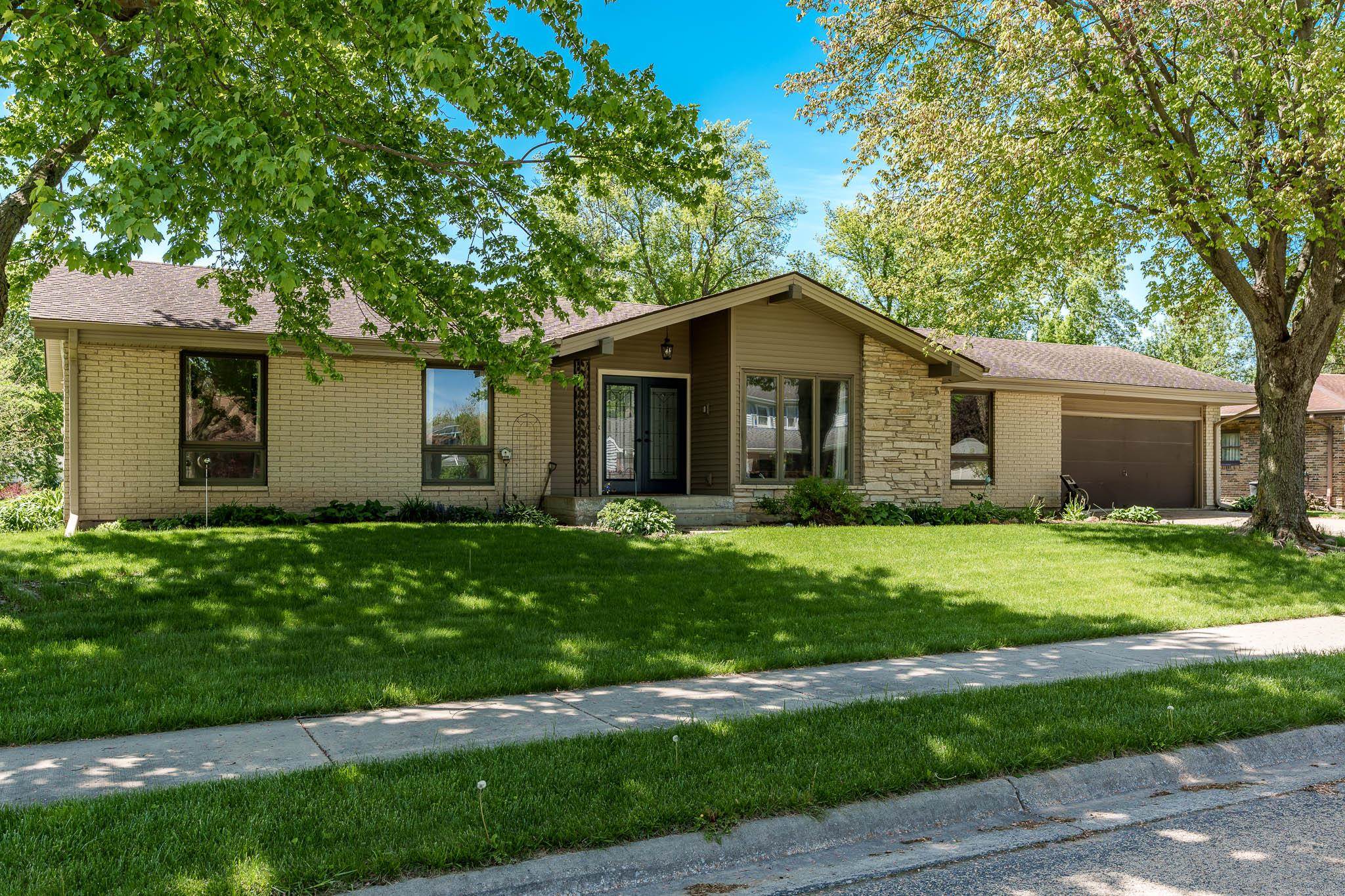 Rochelle, Illinois 61068, United States, 3 Bedrooms Bedrooms, ,2 BathroomsBathrooms,Residential,Pending,58496