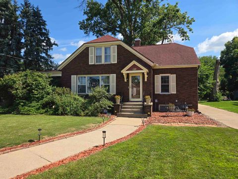 Homes For Sale - 807 W 2nd Street<br/> Whiteside County, ROCK FALLS, IL 61071