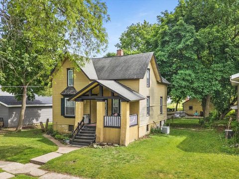 Homes For Sale - 1509 Jackson Street<br/> ROCKFORD, IL 61107